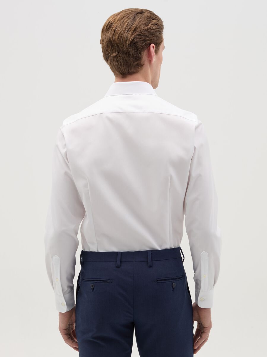 Slim-fit solid colour easy-iron shirt_1