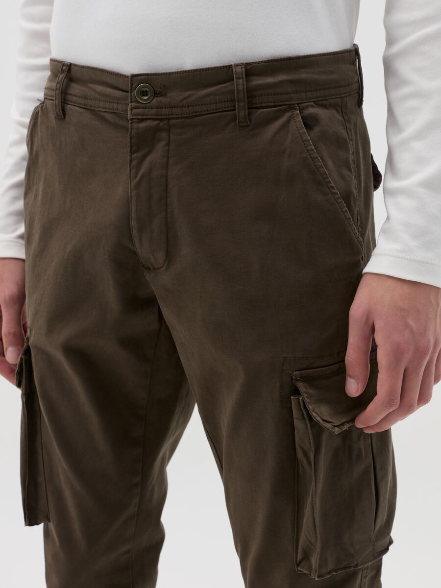 Pantalone cargo cuff-hem in cotone stretch_2