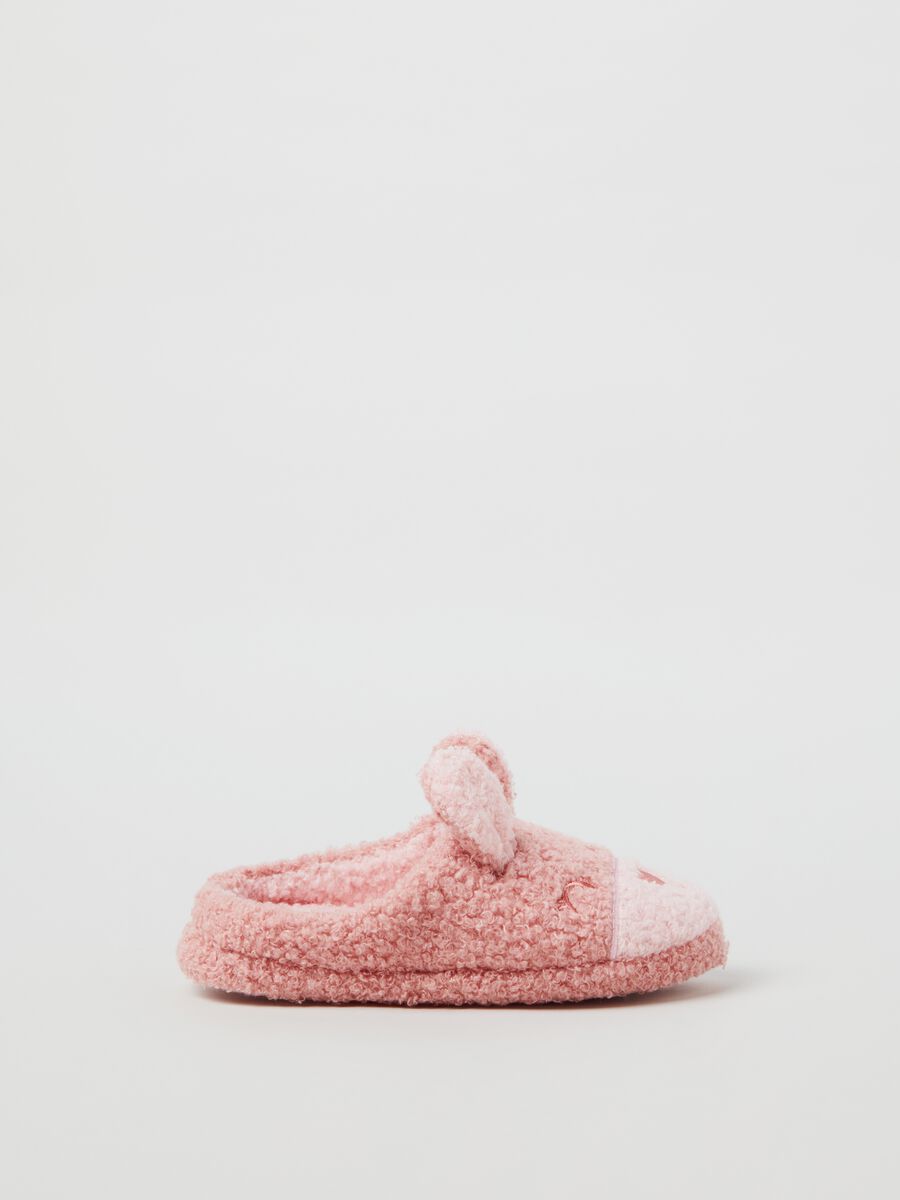 Ciabatte boucle con orecchie e ricamo_0