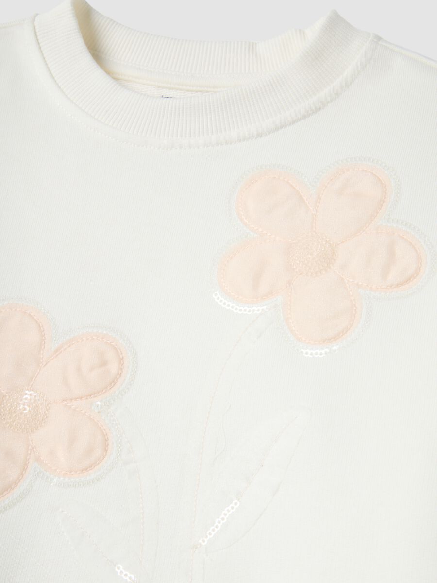 Felpa in puro cotone bianca da bambina regular fit con ricami floreali_3