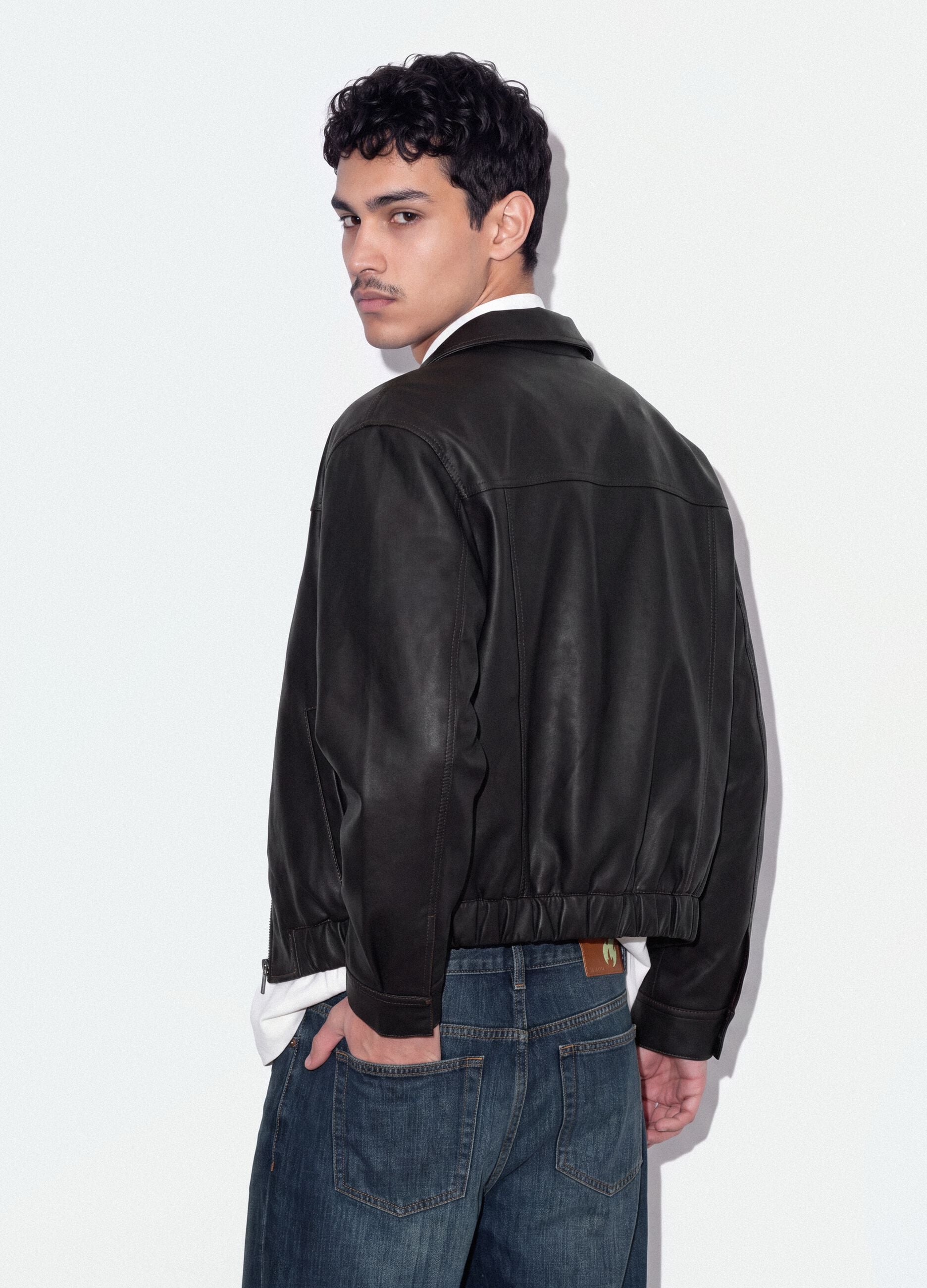 Black cropped jacket with zip and flap pockets, oversized fit