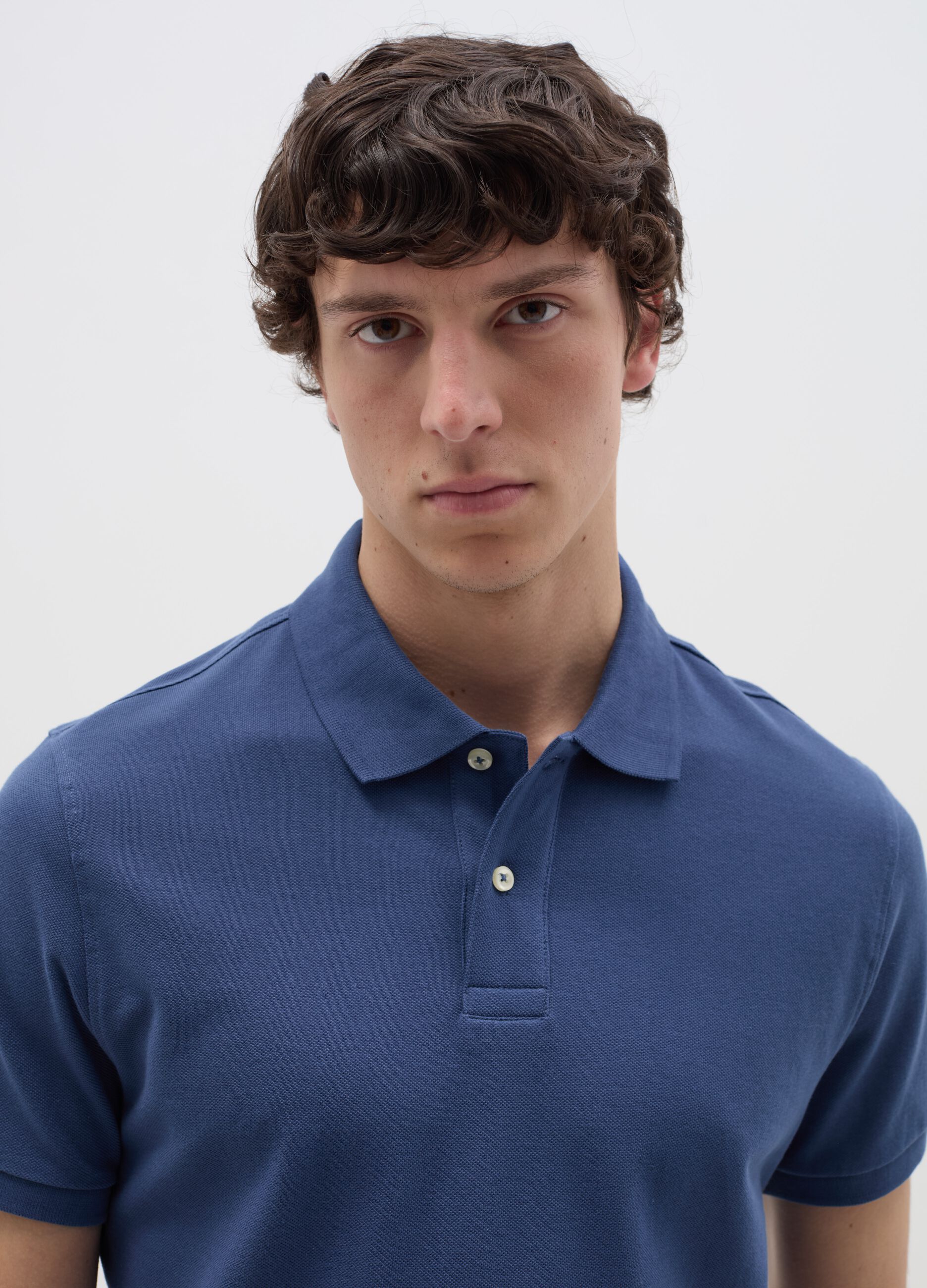 Solid colour polo shirt in organic cotton