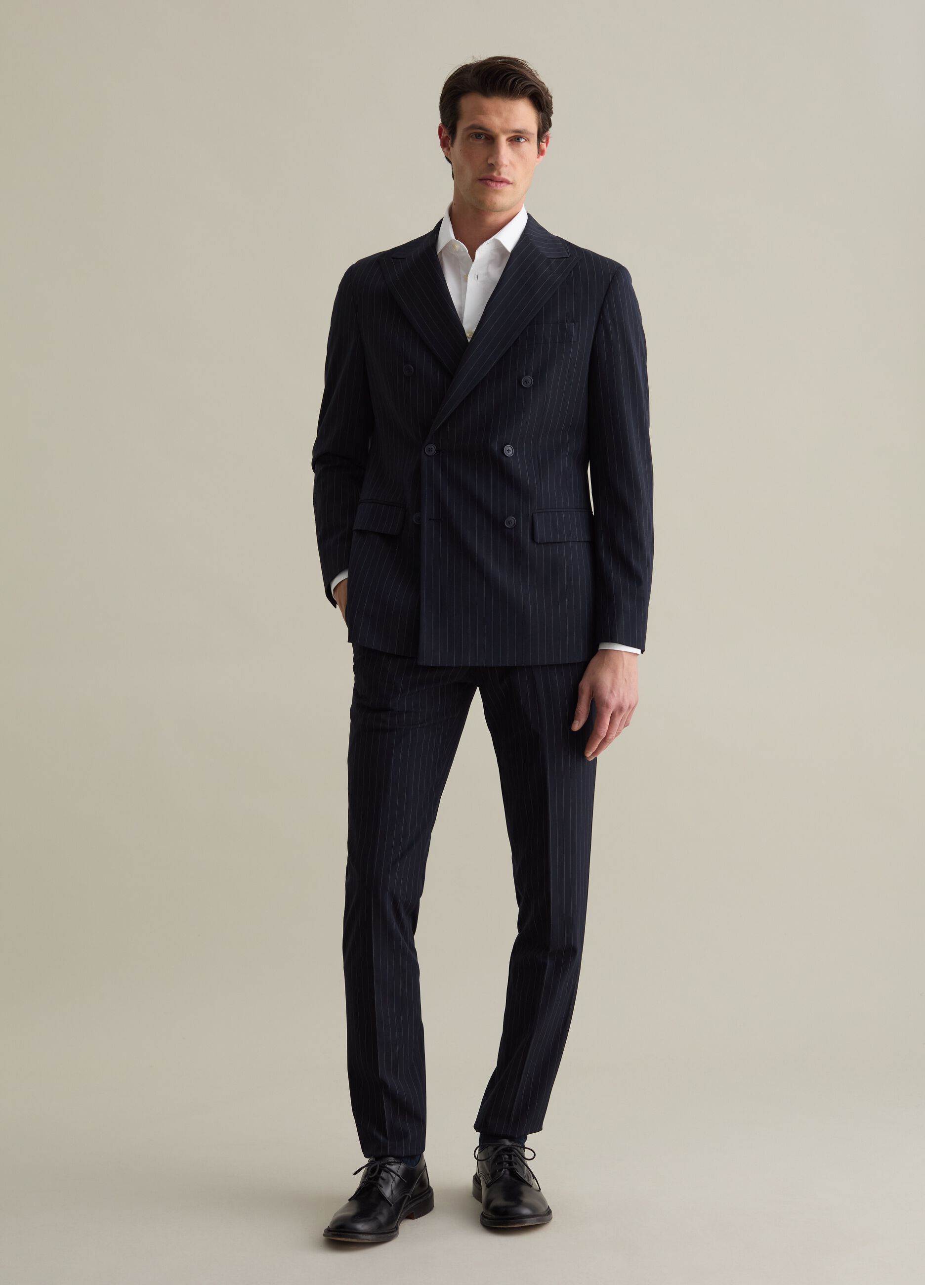 Abito gessato doppiopetto easy fit