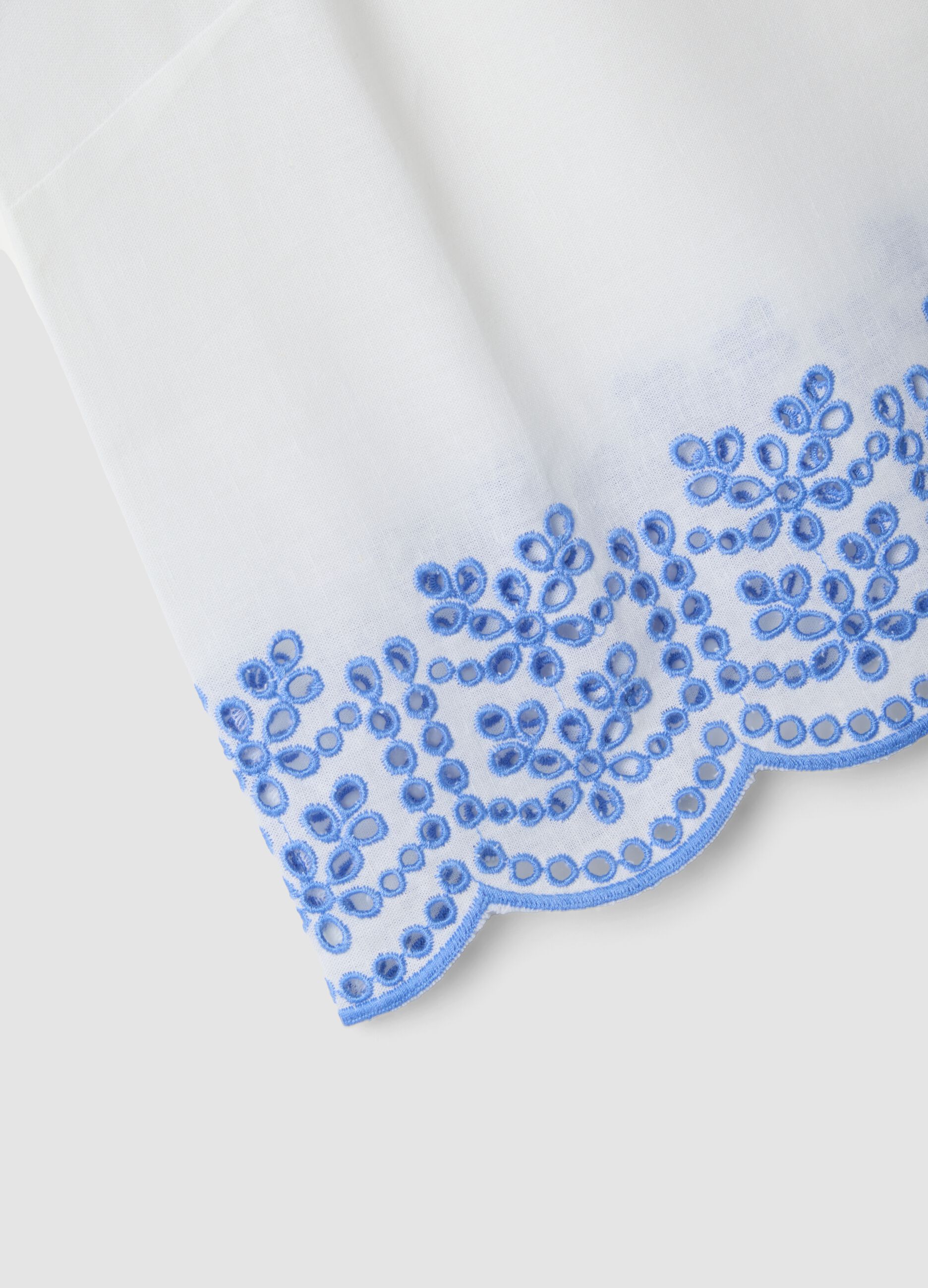 White cotton and linen blend top with embroidery