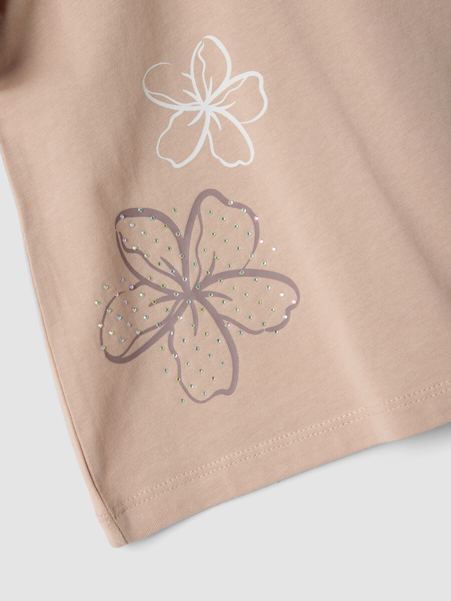 T-shirt in puro cotone beige da bambina con volant e strass_3