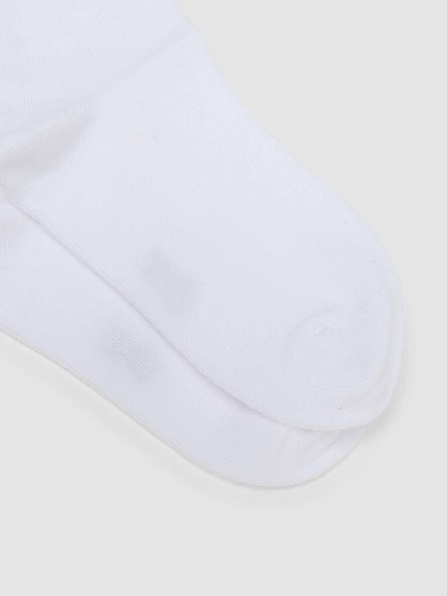 Tripack di calze midi bianche in cotone organico elasticizzato a righe_1