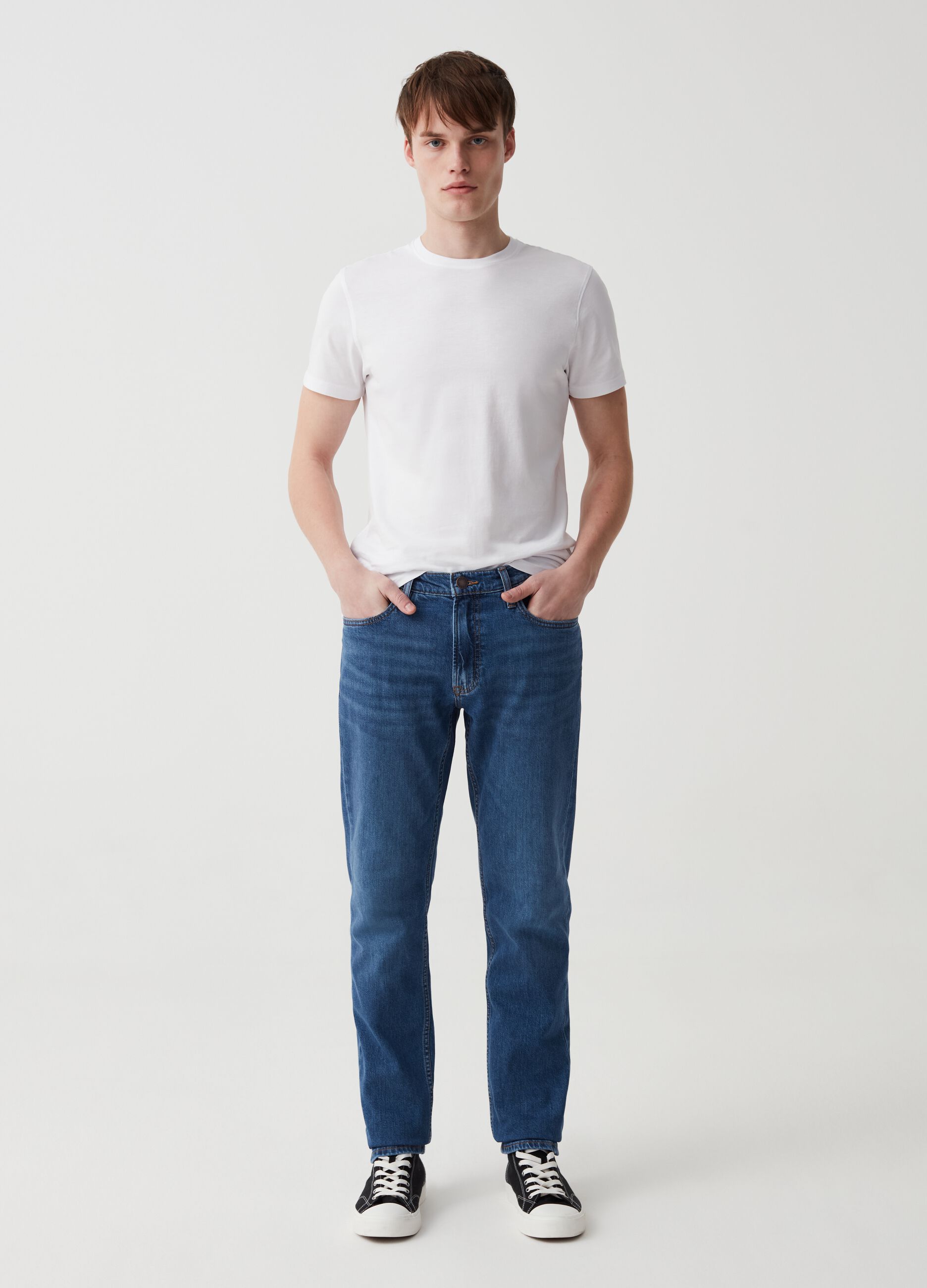 Slim-fit stretch jeans with five pockets