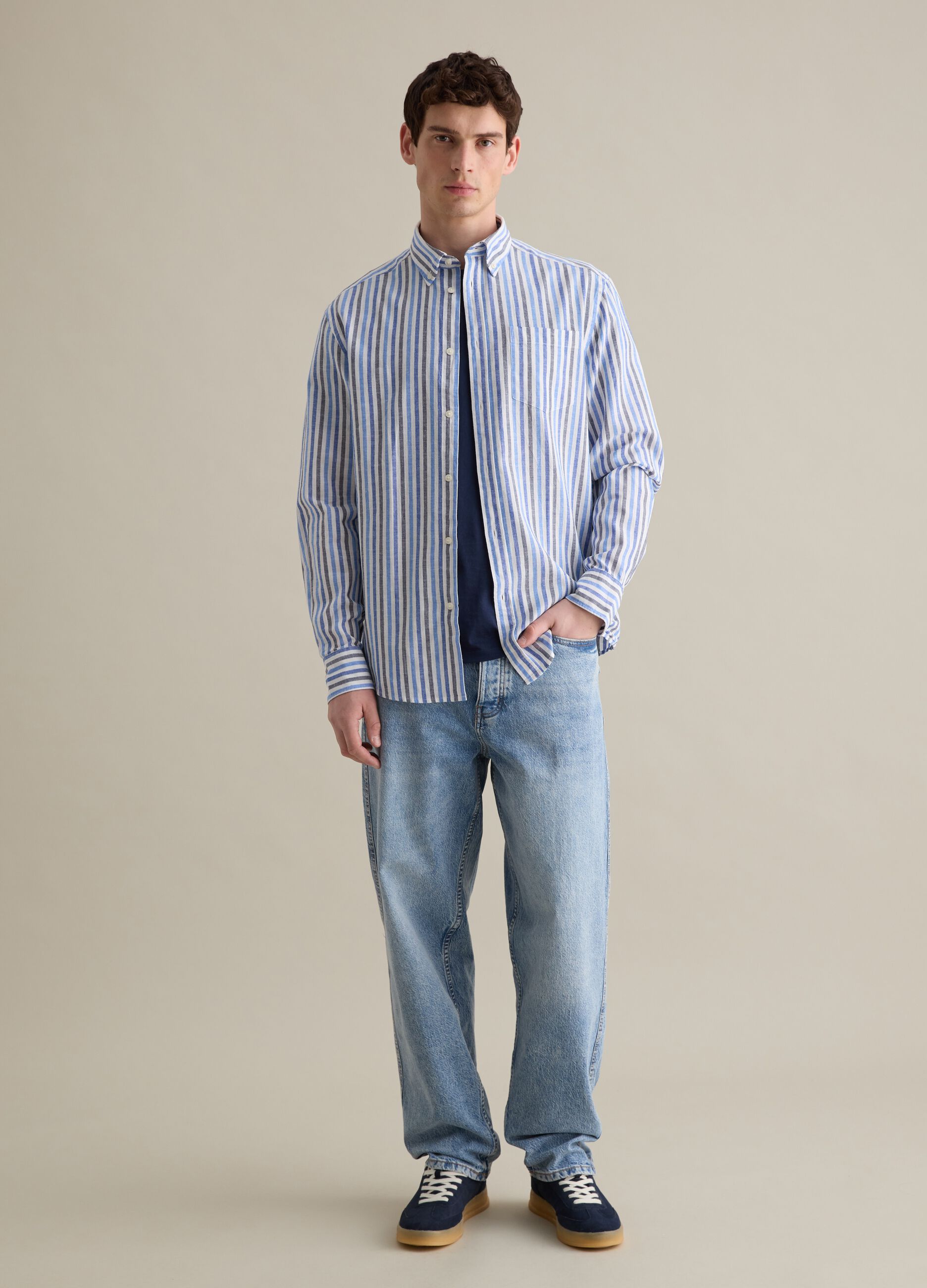 Casual blue striped shirt in cotton and linen