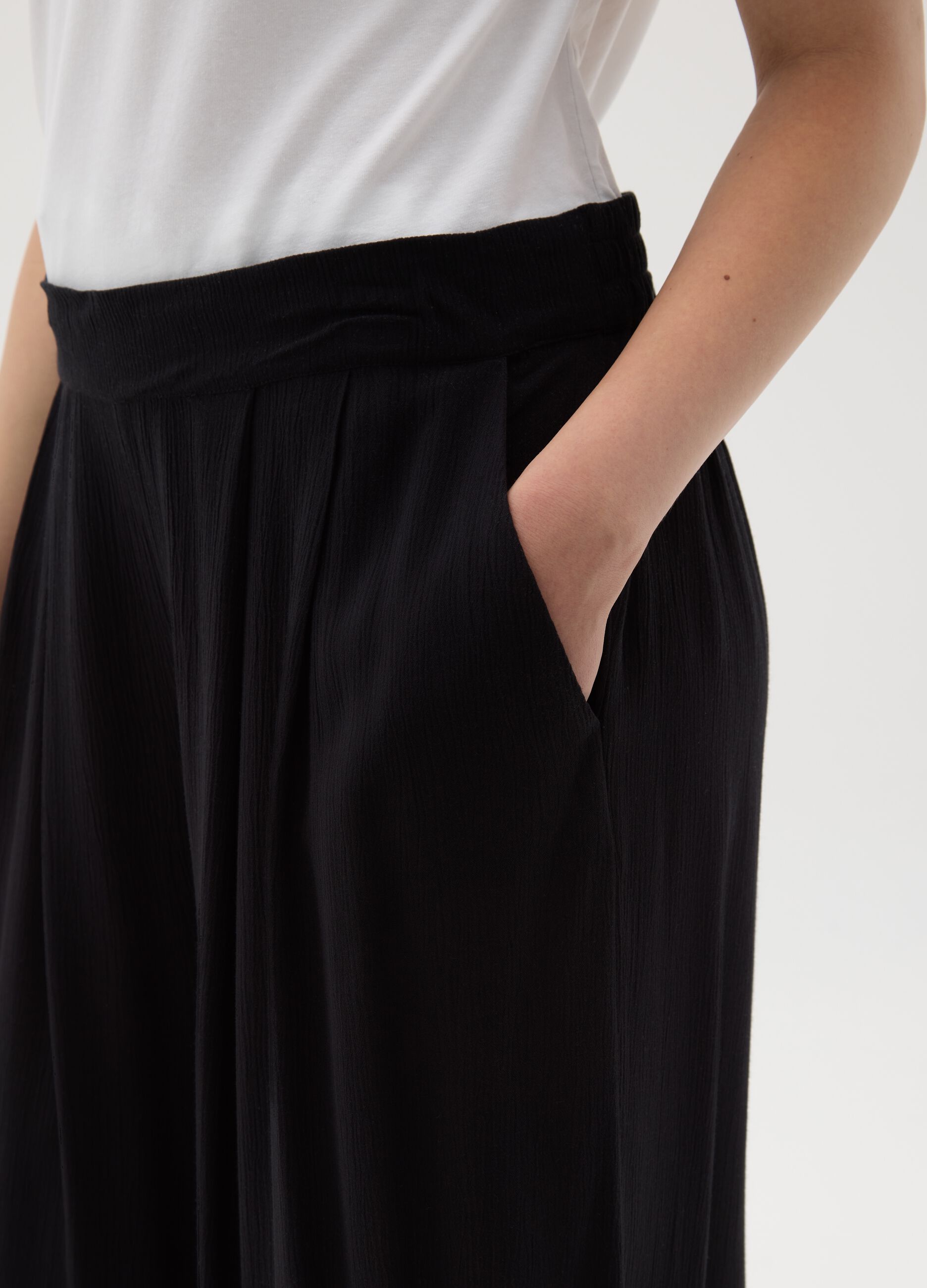 Shorts da donna in viscosa neri relaxed fit