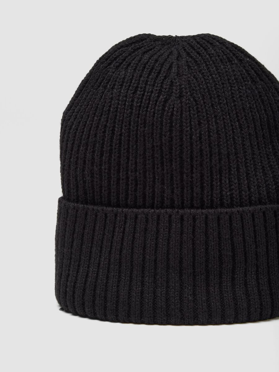 Black knitted beanie with turn-up cuff_1