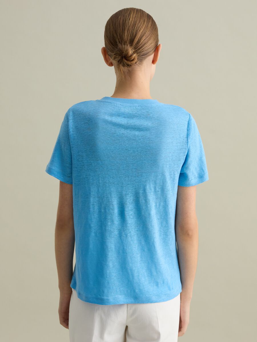 Short-sleeved T-shirt in light blue linen_3