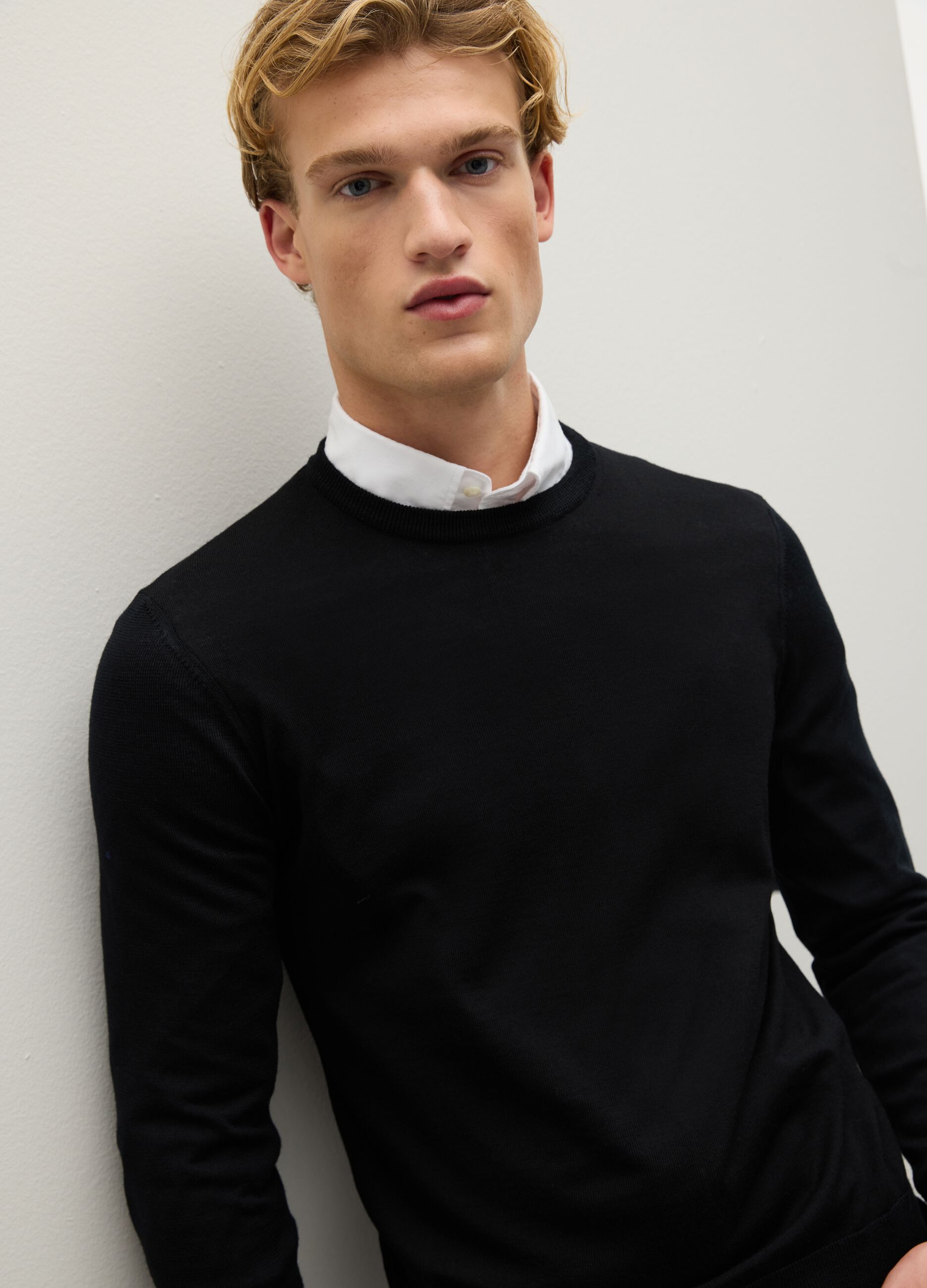 Pure black merino wool jumper regular fit with crew neck