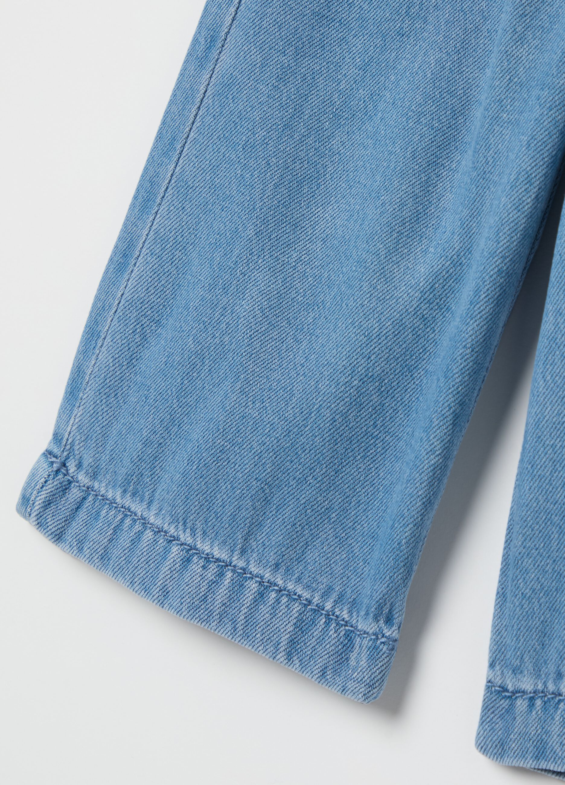 Pantaloni a gamba larga con cintura floreale