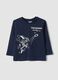 Blue organic cotton T-shirt with collegiate print for baby boy_0