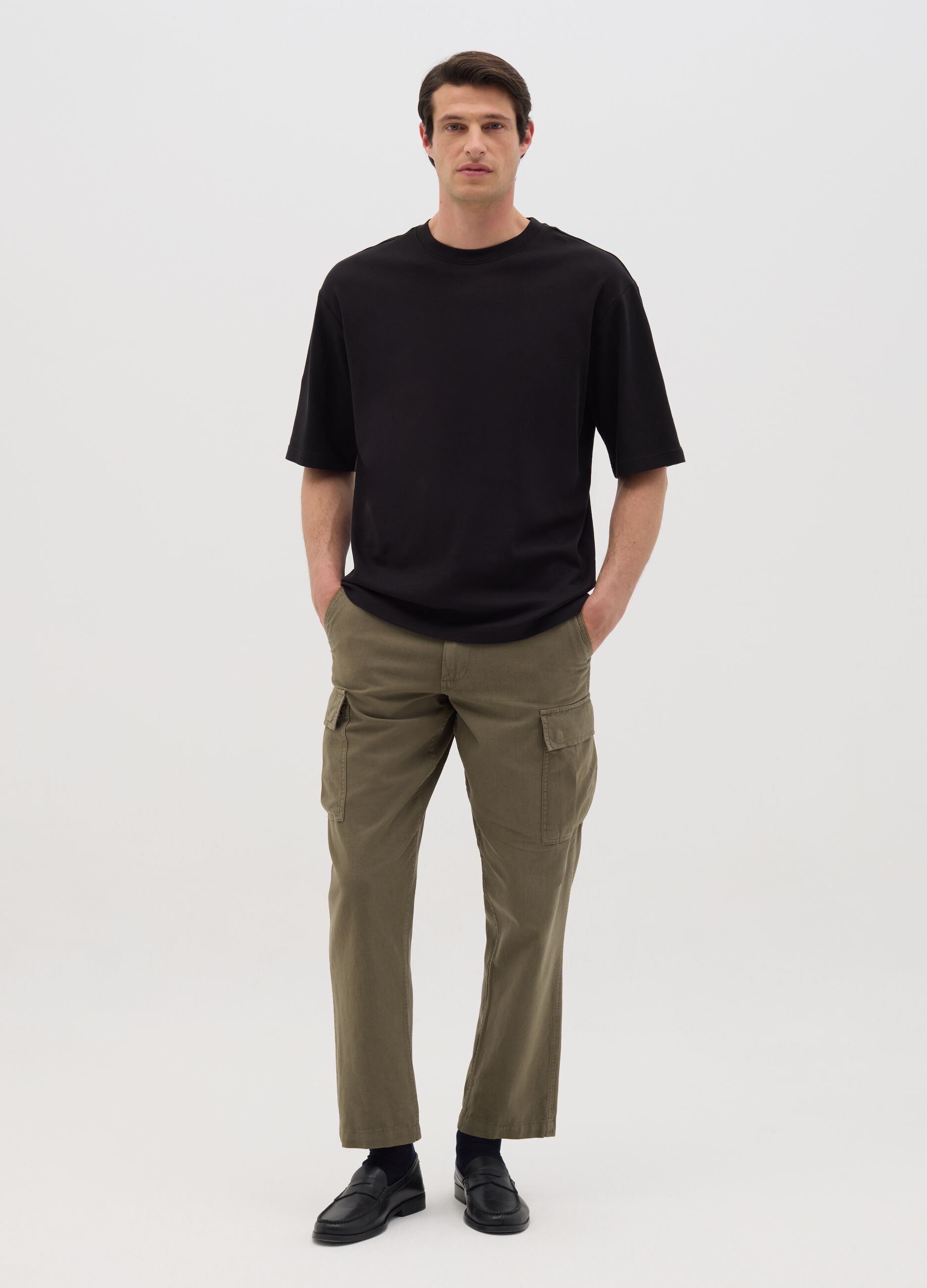 Pantaloni cargo da uomo in lino e cotone verdi regular fit con tasche multiple