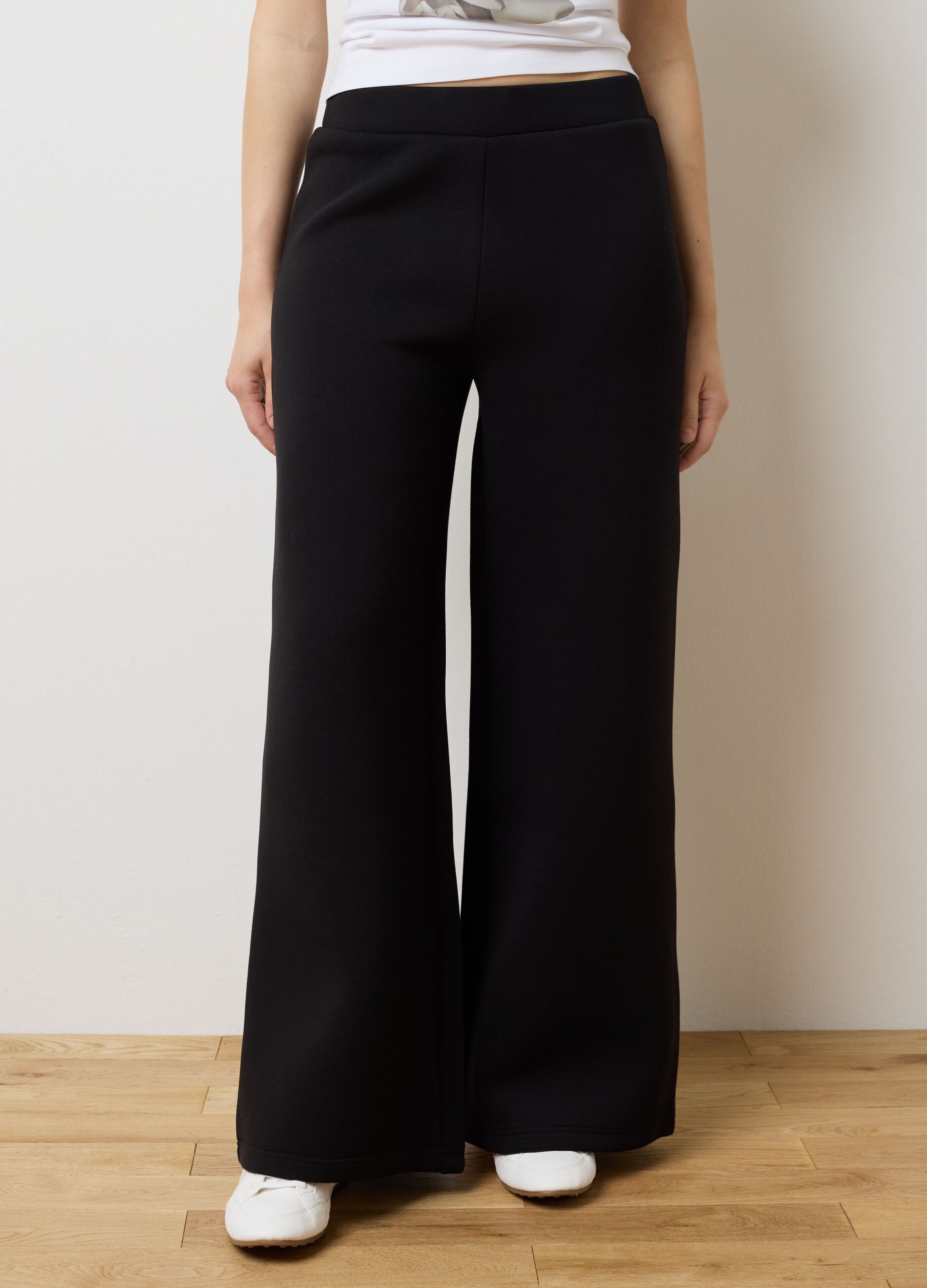 Pantaloni neri a palazzo