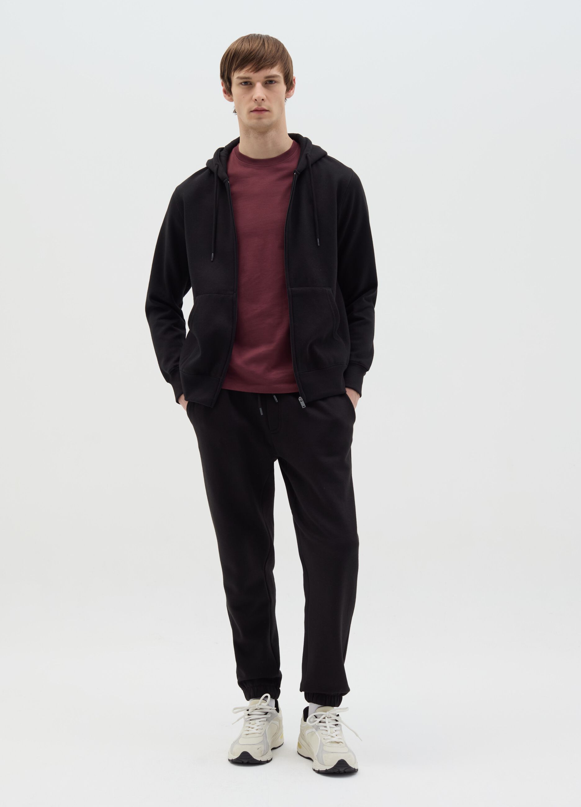 Full-zip Essential con cappuccio