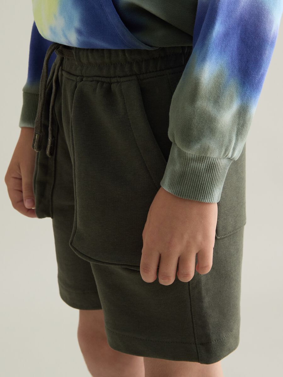 Green cargo shorts in French terry_1