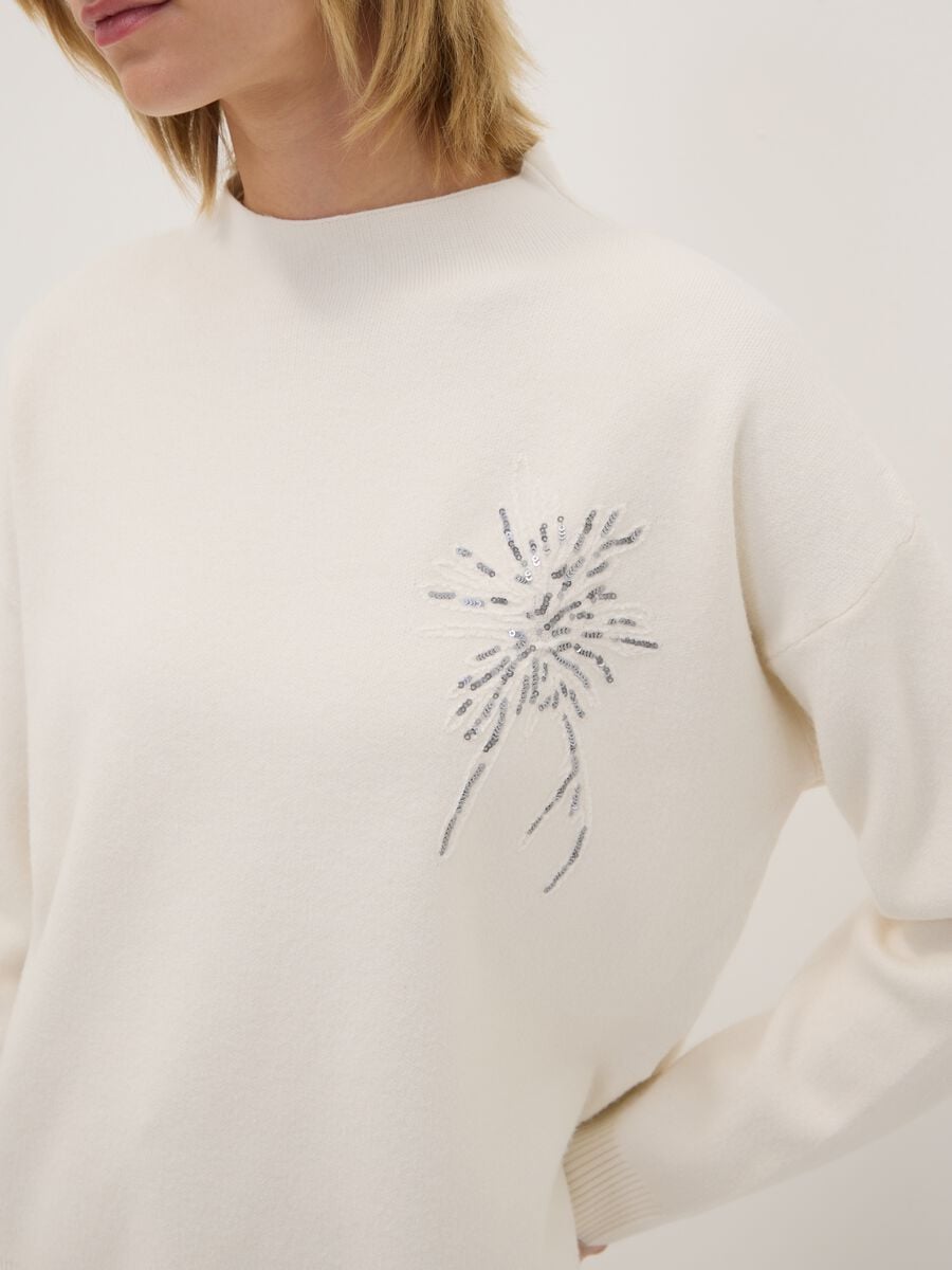 Maglia sabbia in misto viscosa con ricamo paillettes regular fit_2