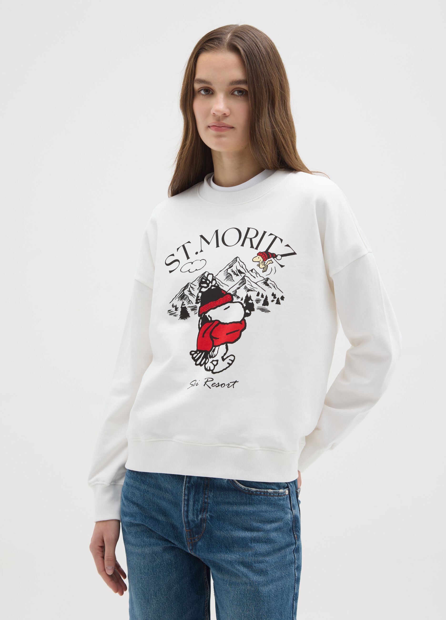 White crew neck sweatshirt in regular fit cotton blend with Peanuts print