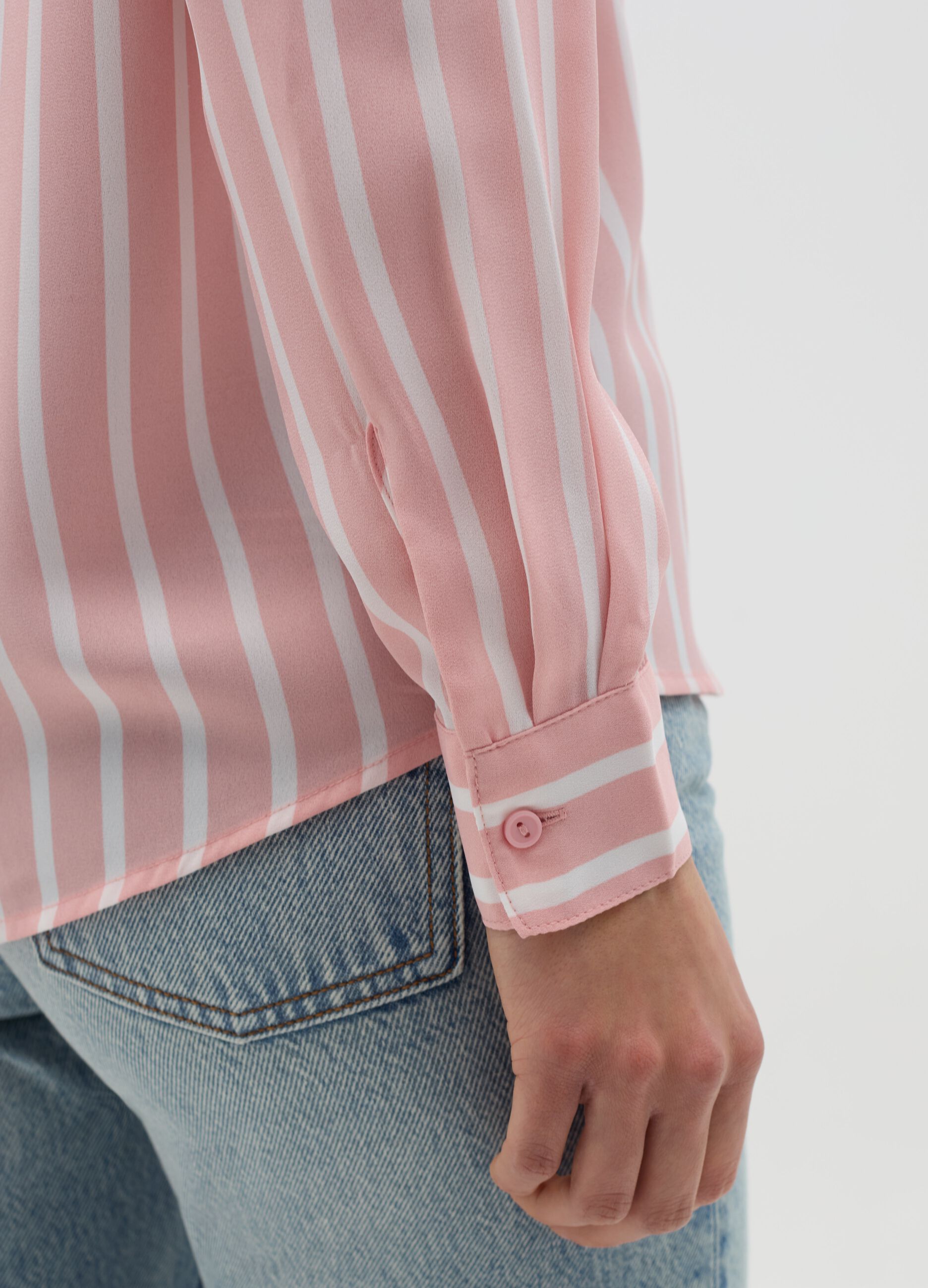 Shirt with all-over print.