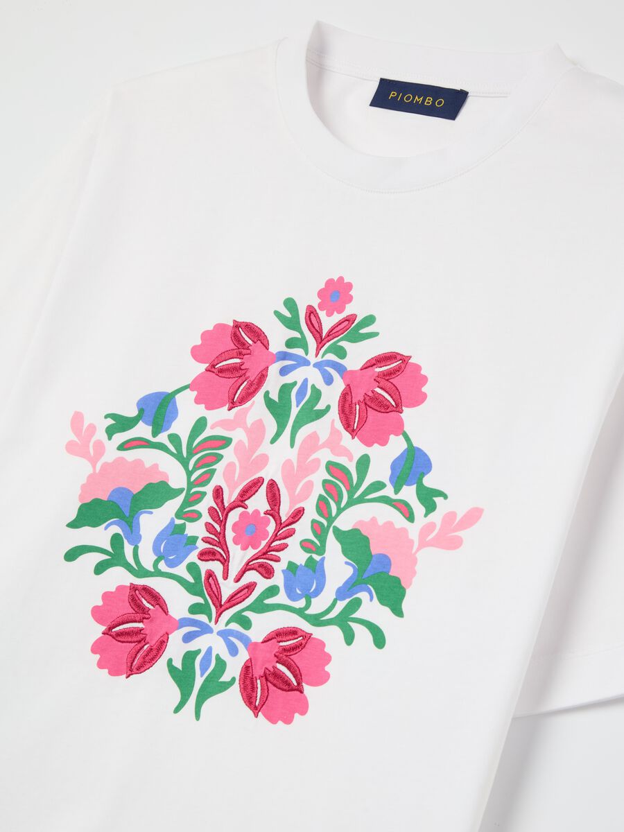 White boxy-fit T-shirt with floral embroidery_5