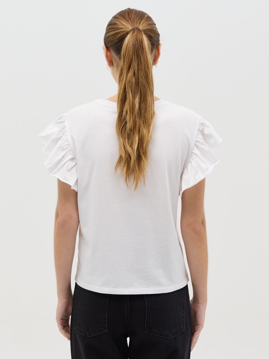 White T-shirt with short sleeves and flounce_3