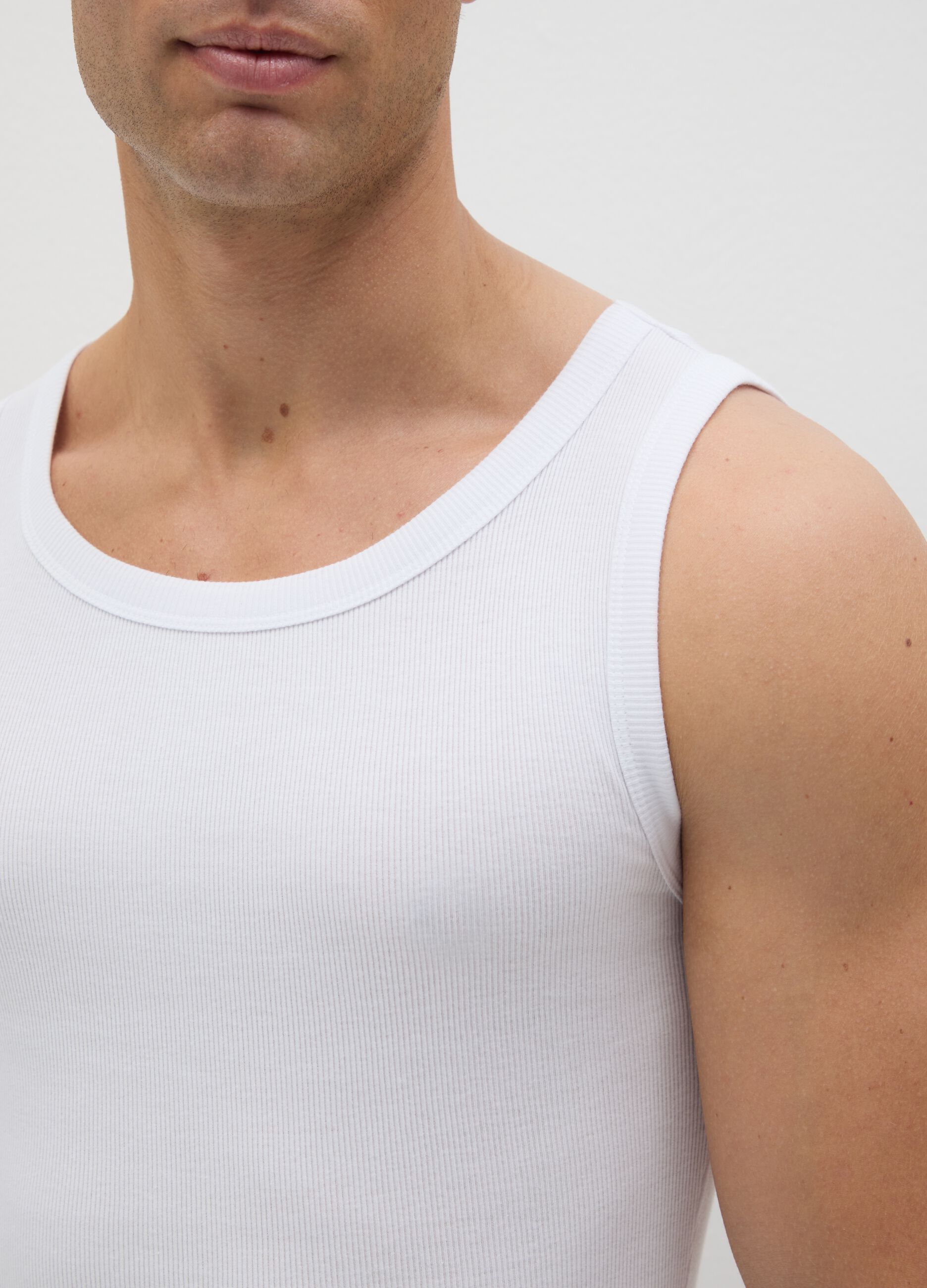White vest with round ribbed neck
