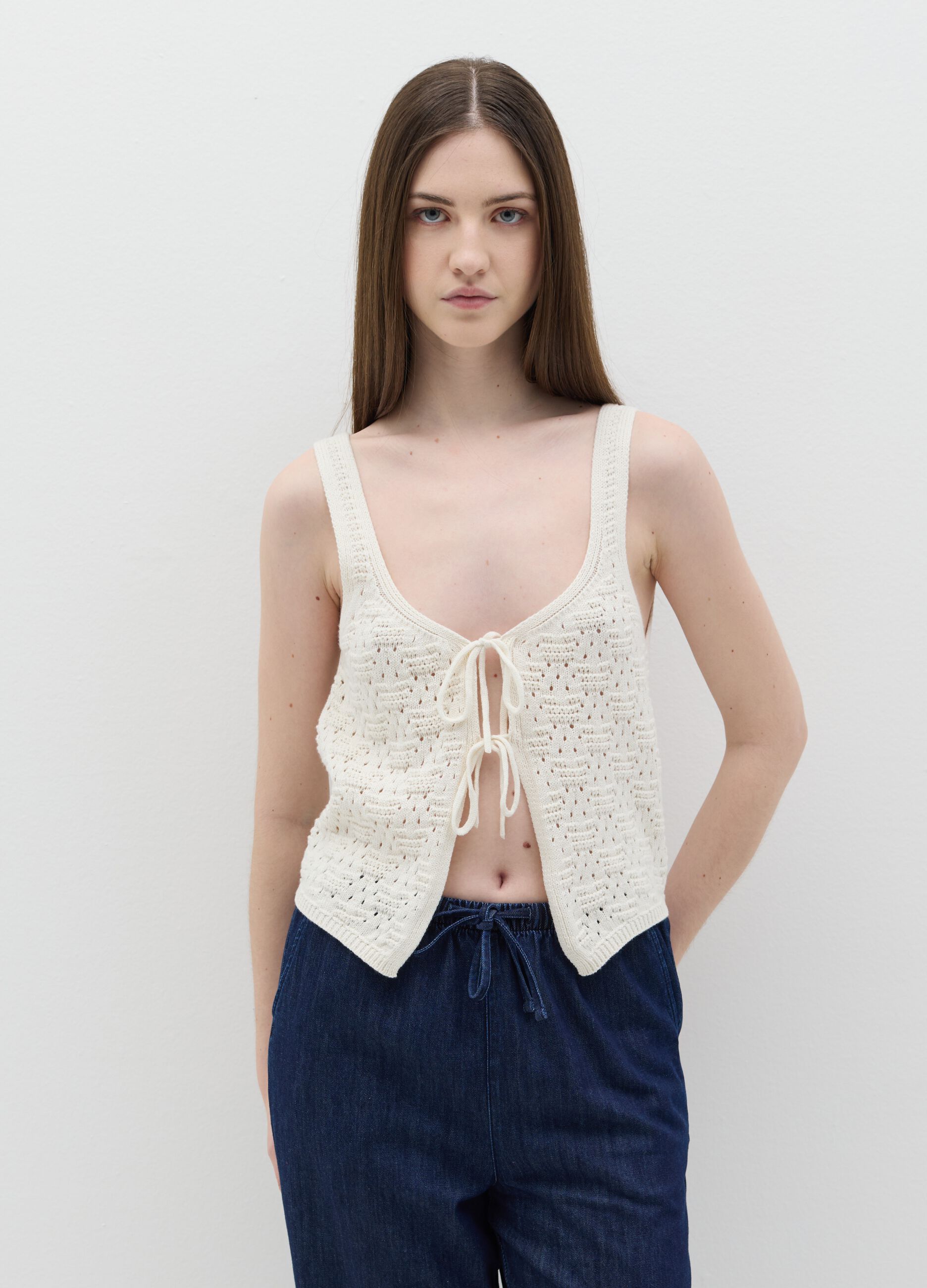 White cropped tank top with laces