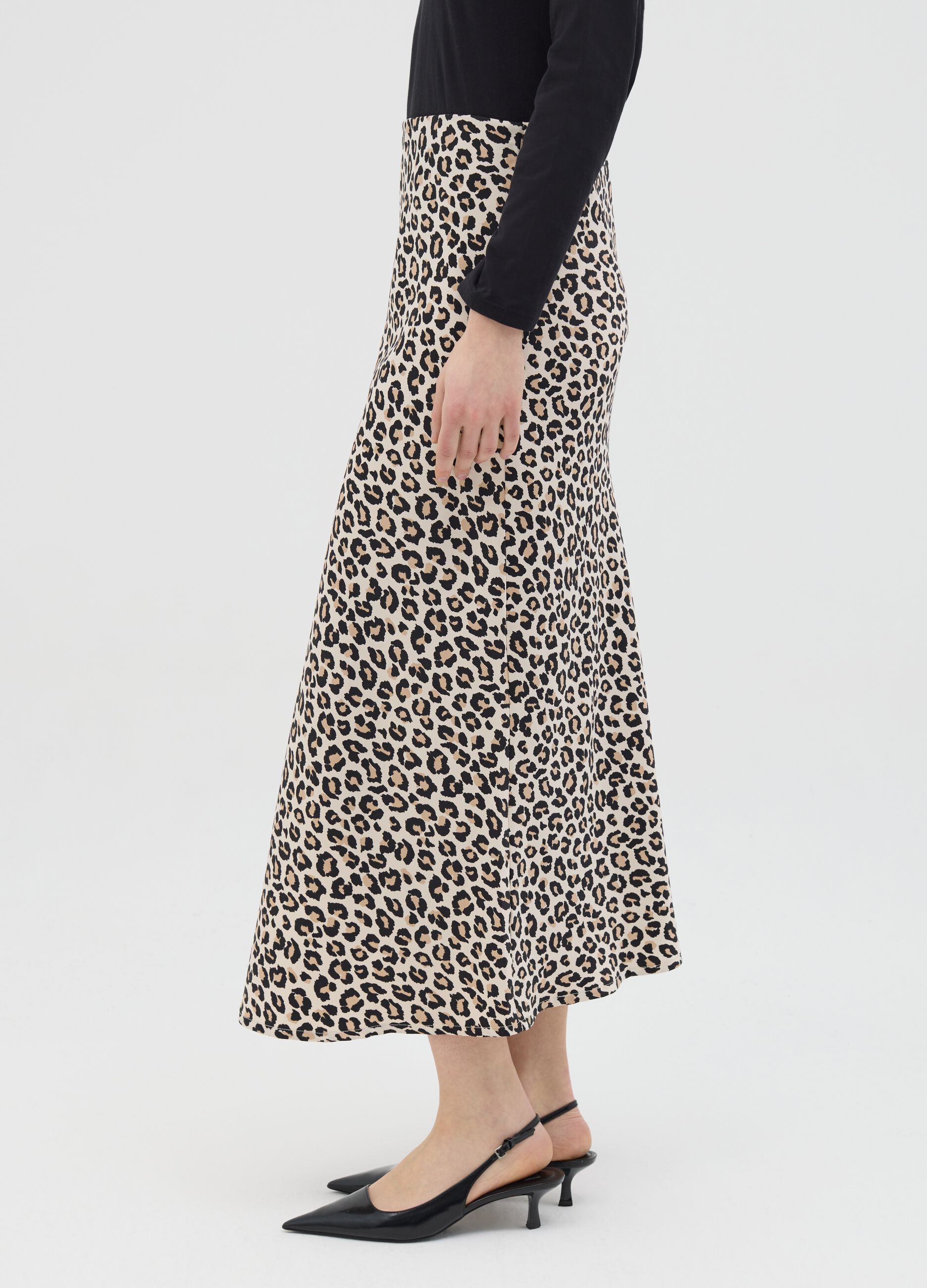 Long skirt in animal print satin