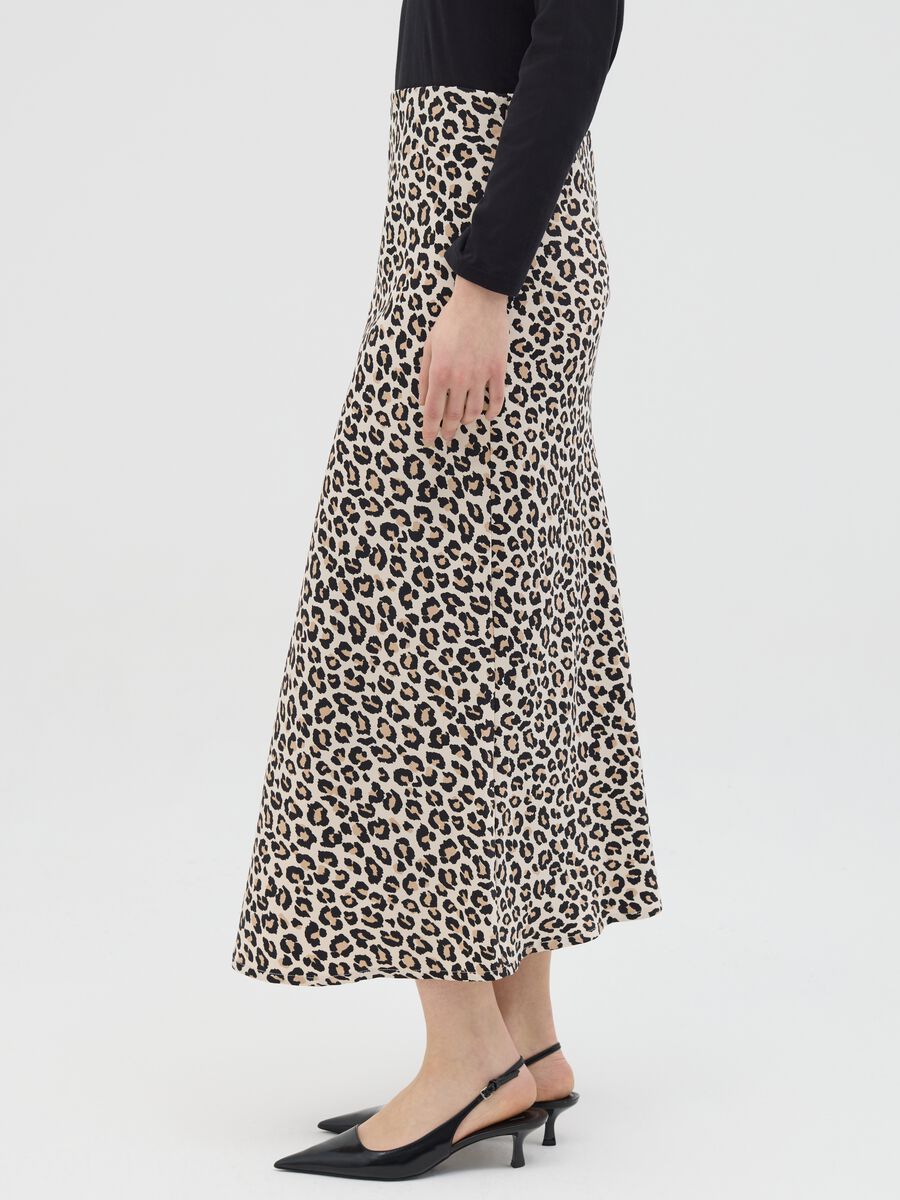 Long skirt in animal print satin_2