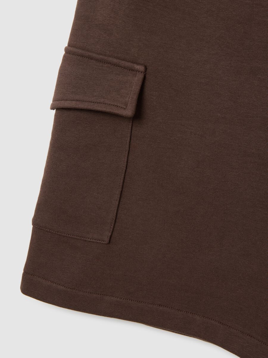 Men's brown cotton blend shorts with relaxed fit_5