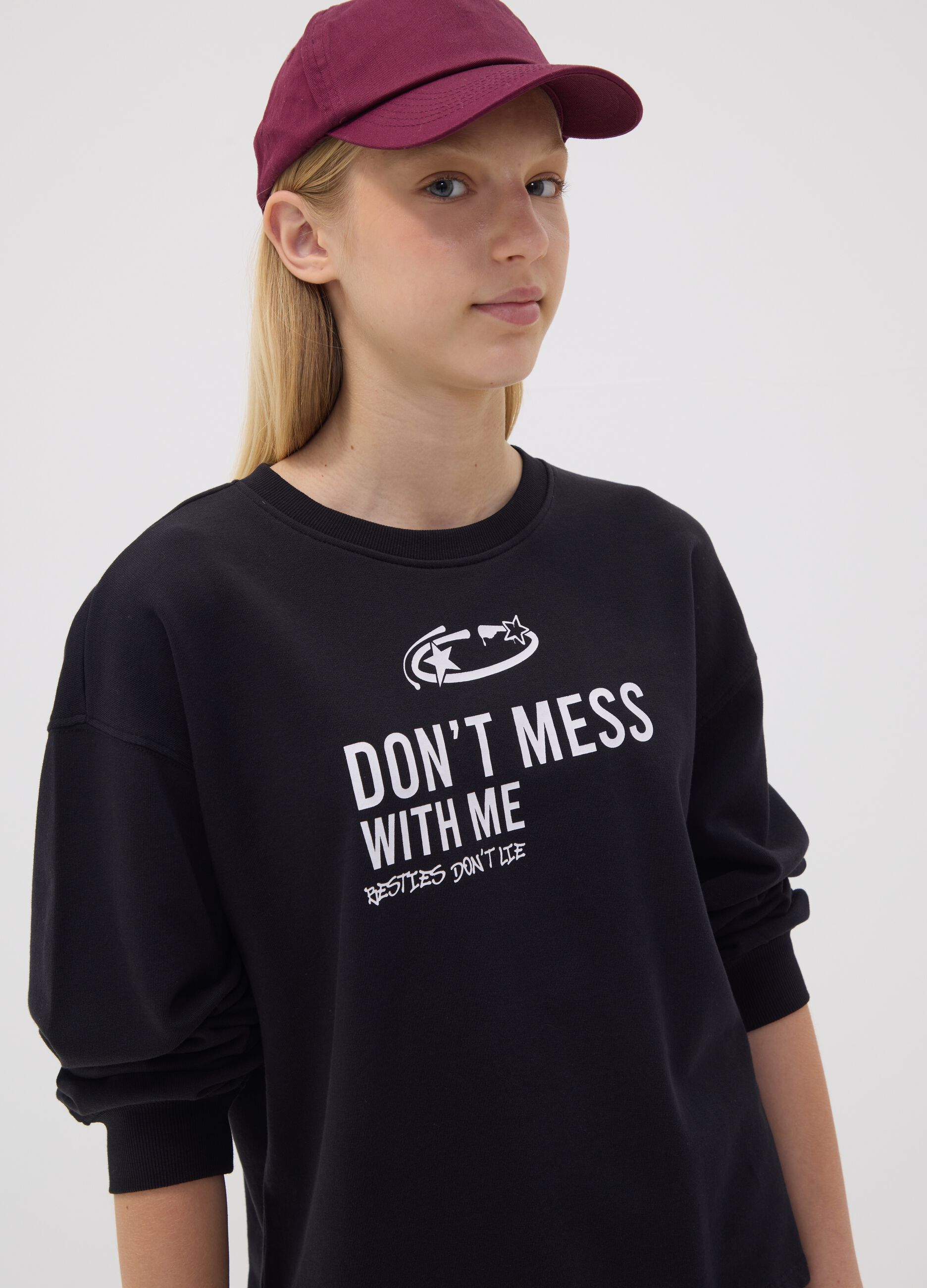 Black pure cotton sweatshirt with front slogan, relaxed fit, for girls