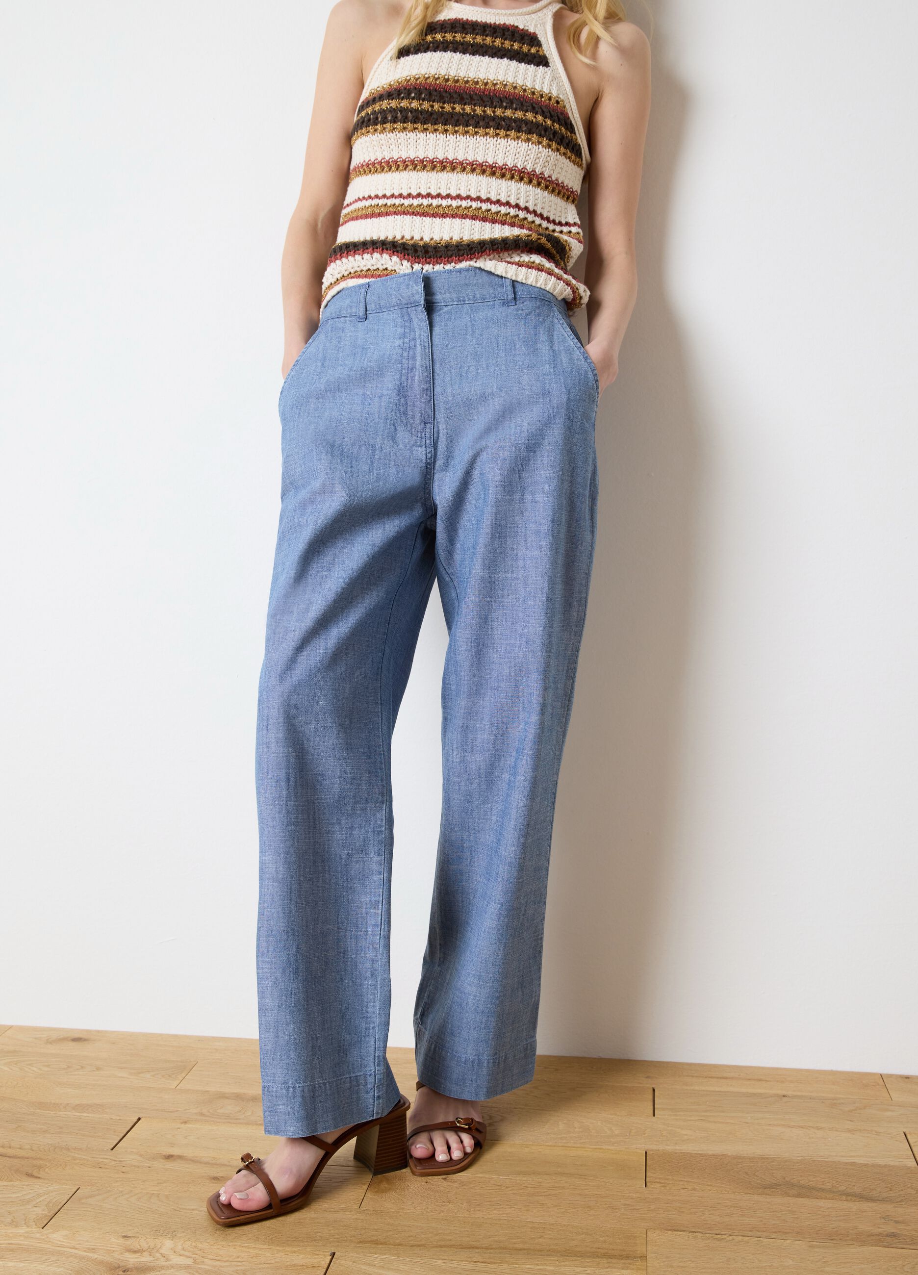 Wide-leg relaxed-fit jeans