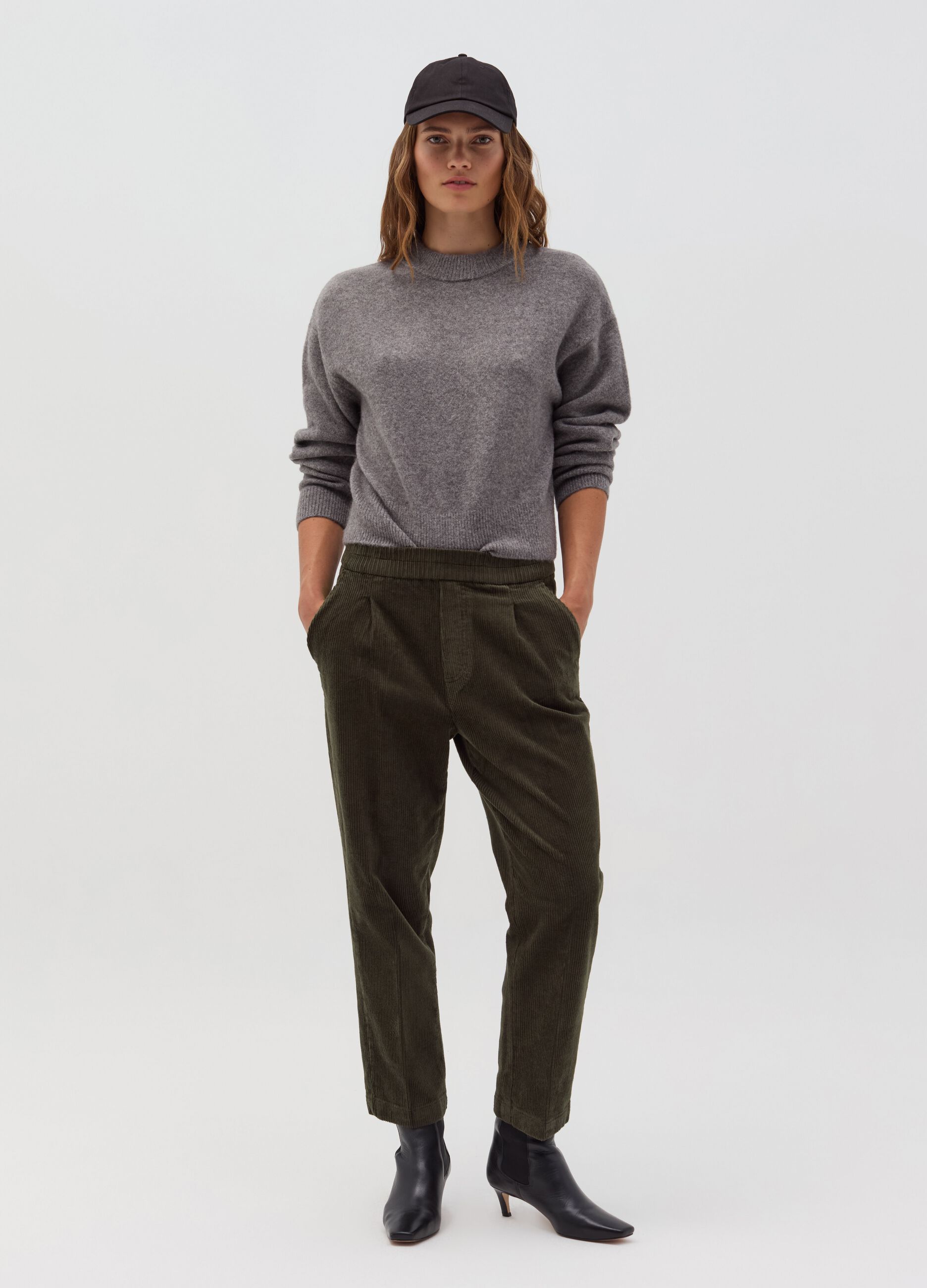 Carrot-fit trousers in corduroy with darts