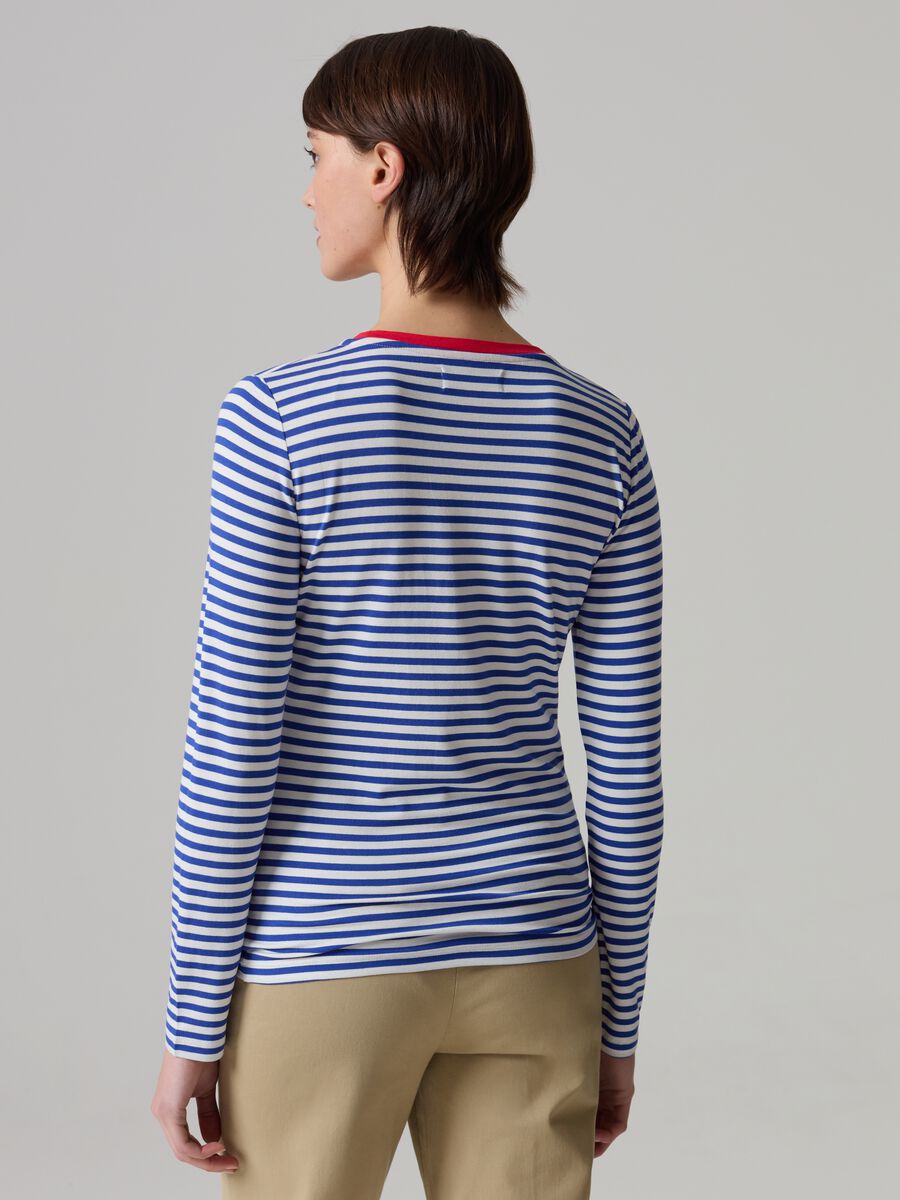 Striped T-shirt with contrasting edging_2