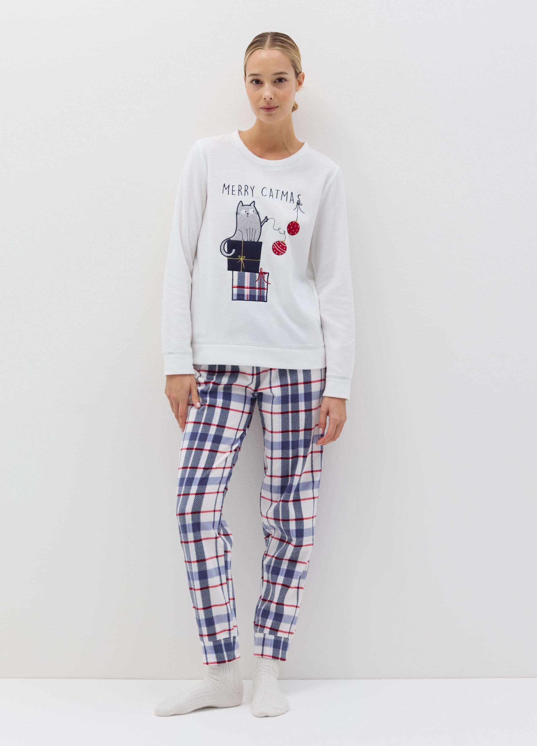 Velour pyjamas with "Merry Catmas" embroidery