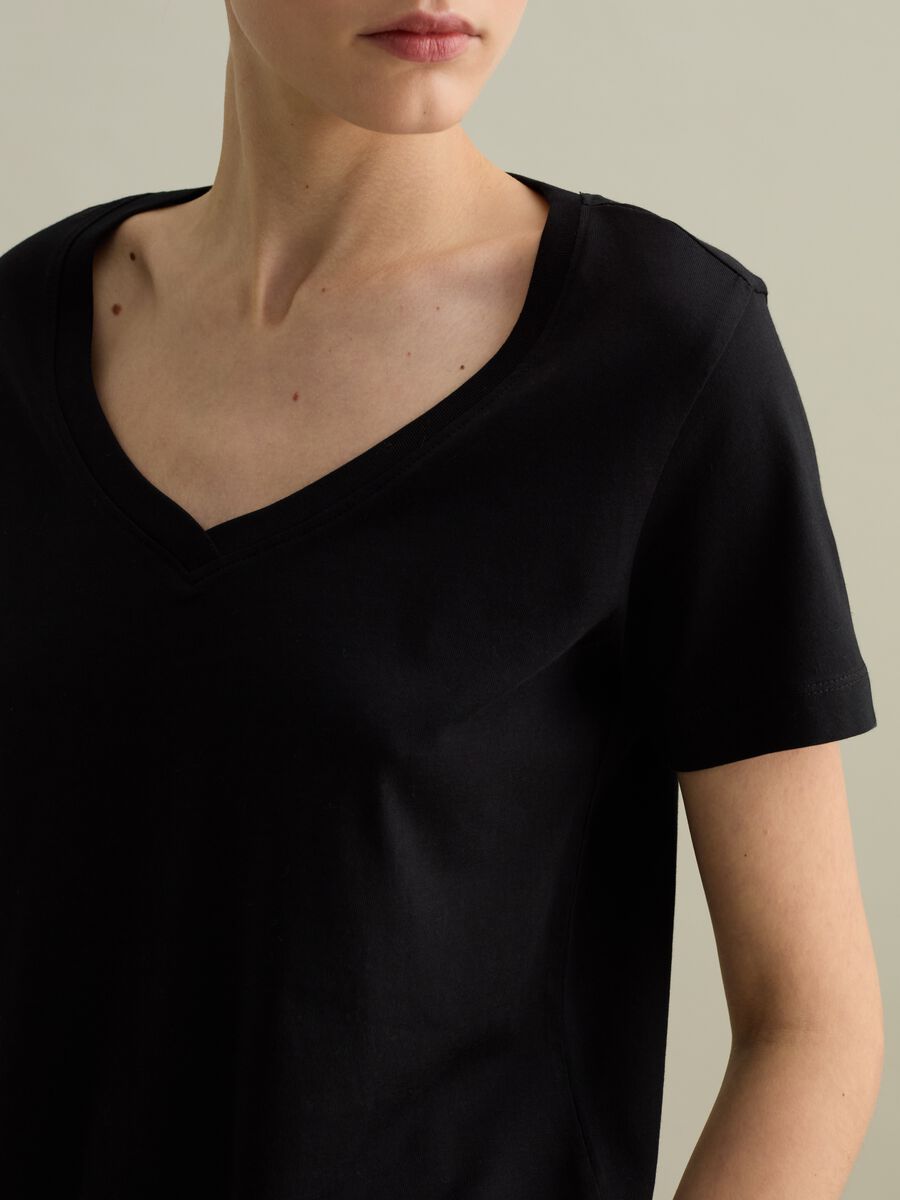 Cotton V-neck T-shirt_2