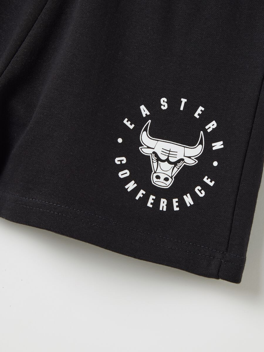 Black NBA Chicago Bulls shorts with external elastic_5