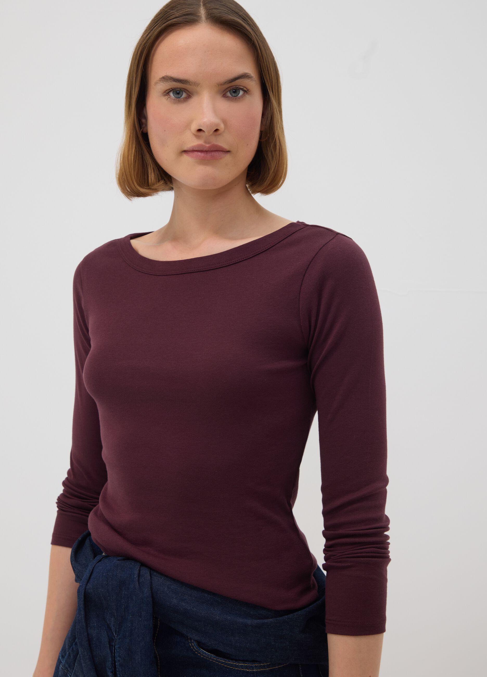 T-shirt viola in puro cotone con girocollo regular fit
