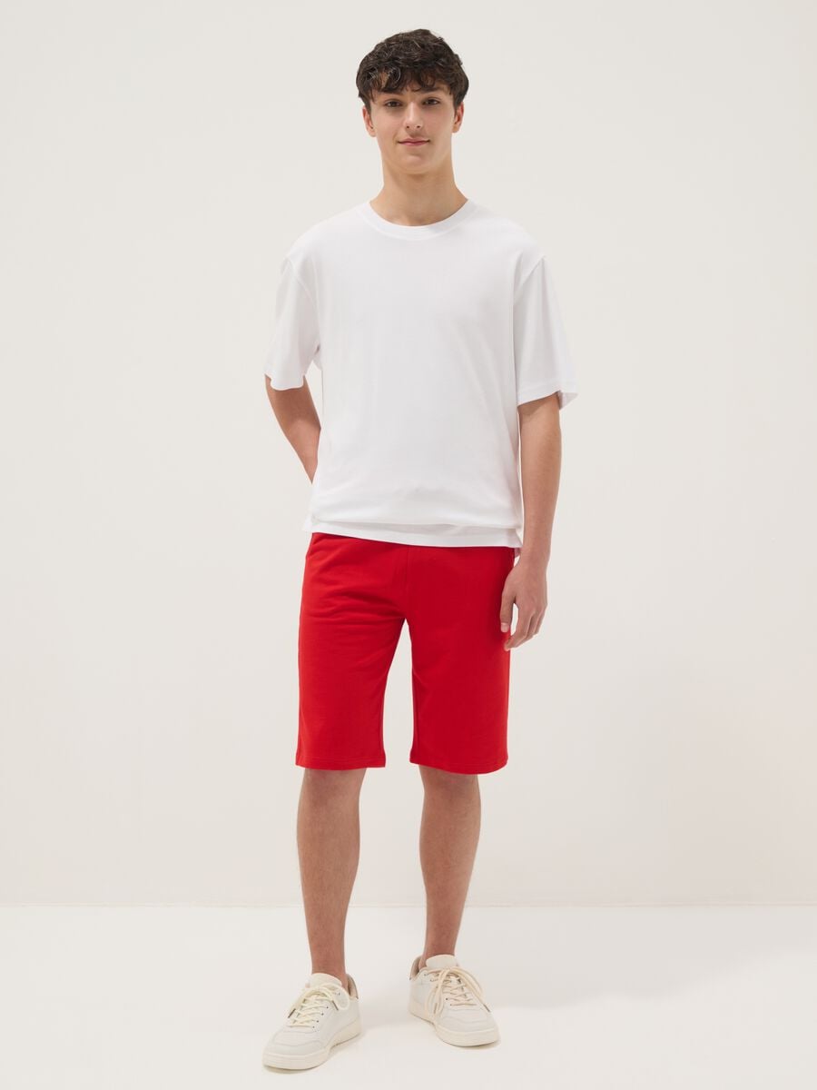 Pantaloni corti in misto cotone rosso da ragazzo comfort fit_0