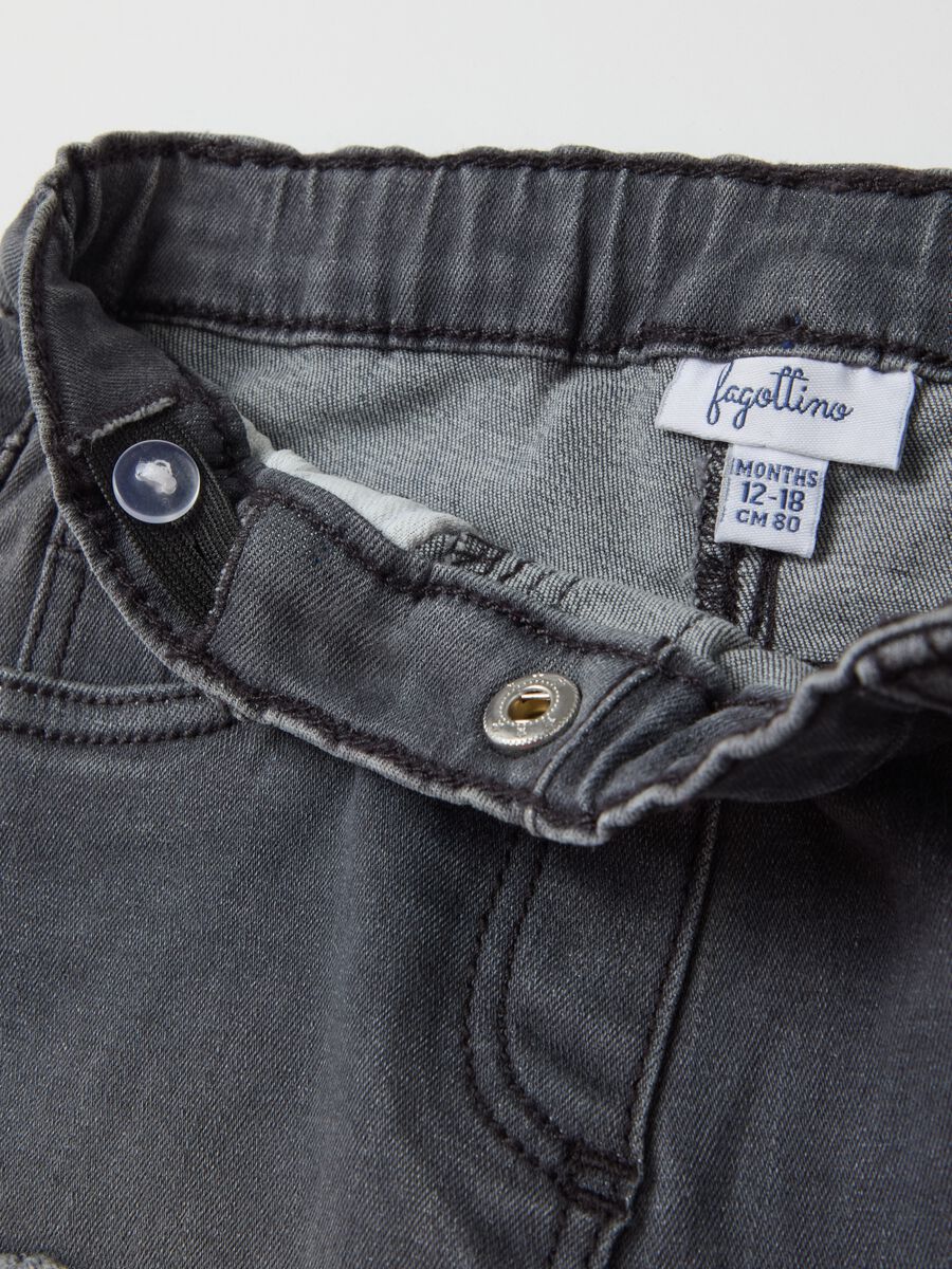 Flare-fit jeans with five pockets with diamantés_2