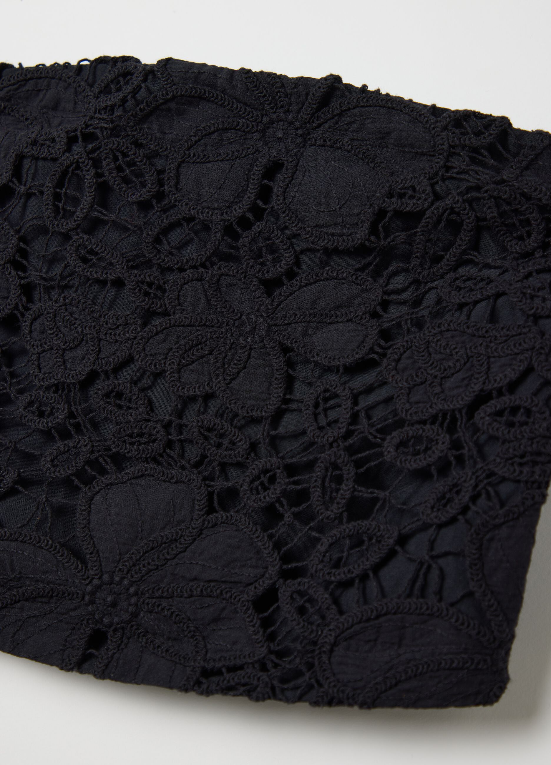 Black bandeau crop top in lace