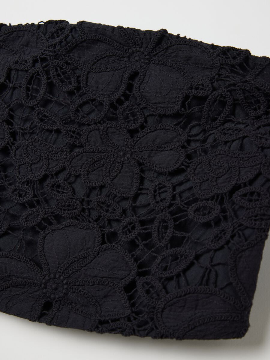 Black bandeau crop top in lace_5