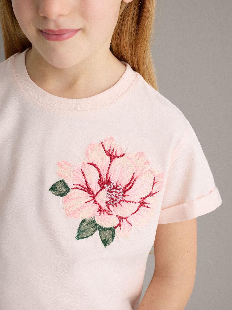 Girls' pink cotton blend T-shirt regular fit with floral embroidery_2