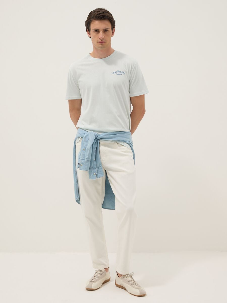 T-shirt azzurra con scritta in puro cotone regular fit_1