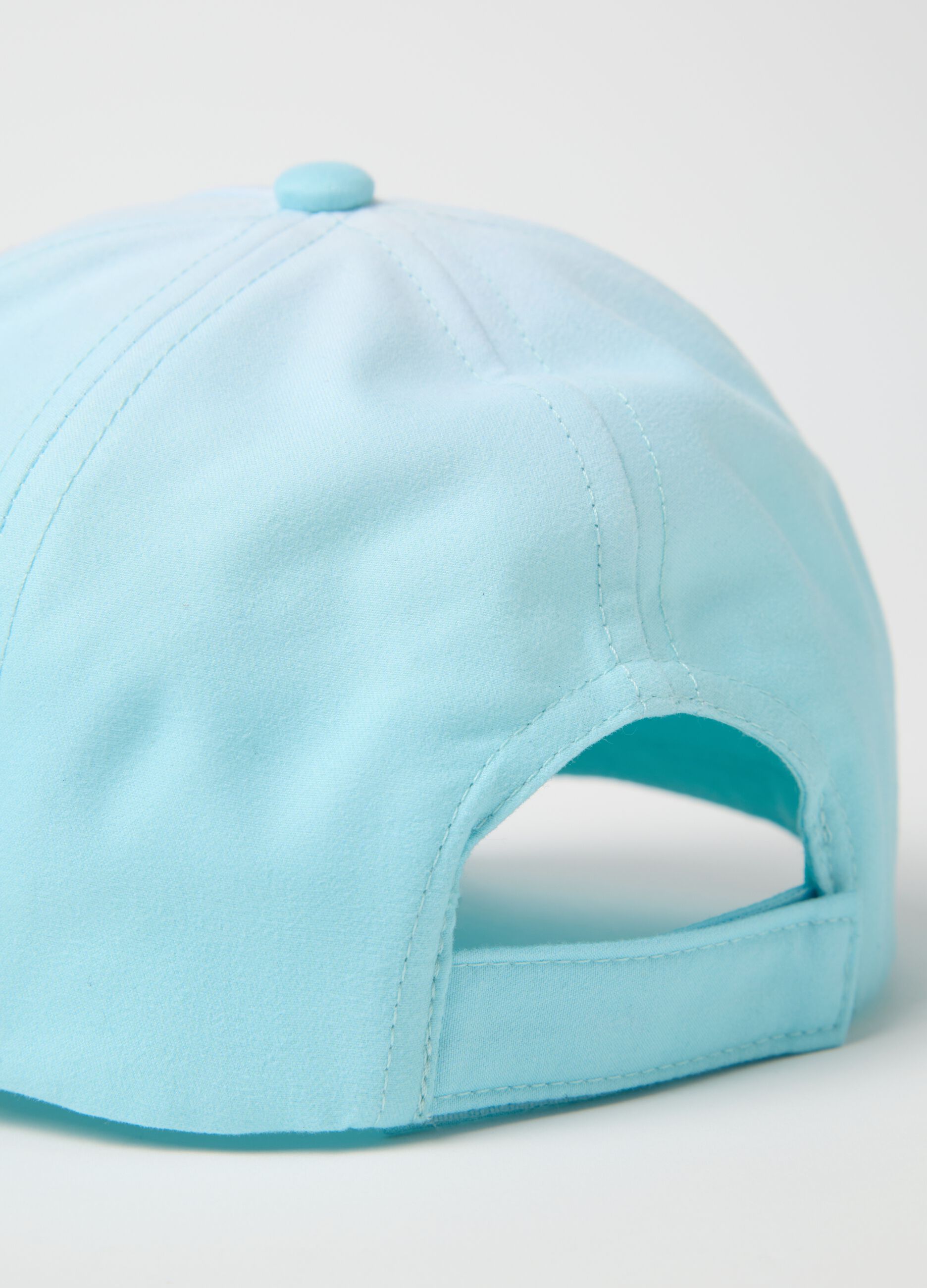 Light blue baseball cap with Elsa print
