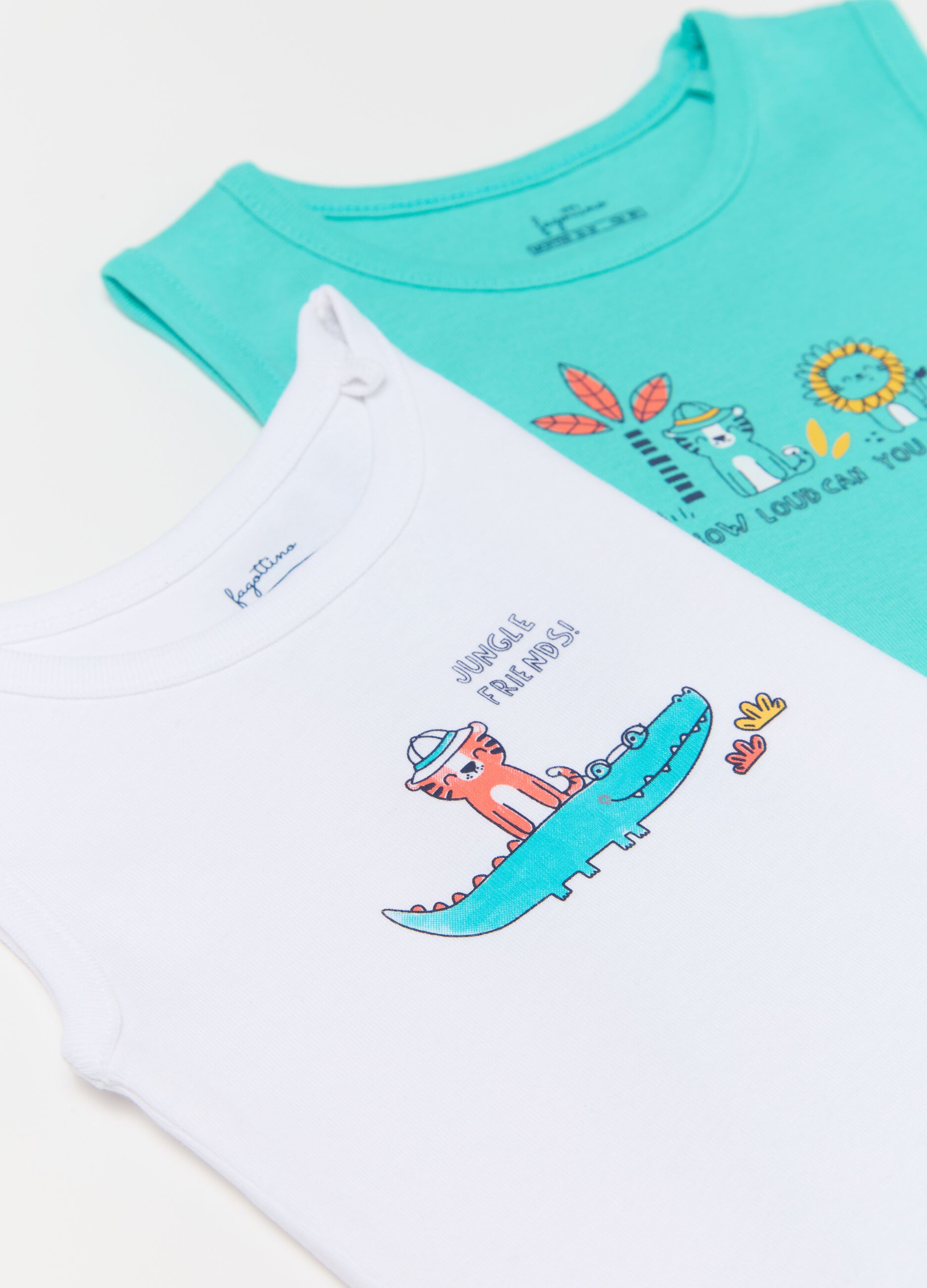 Three-pack white and green sleeveless bodysuits in organic cotton with print