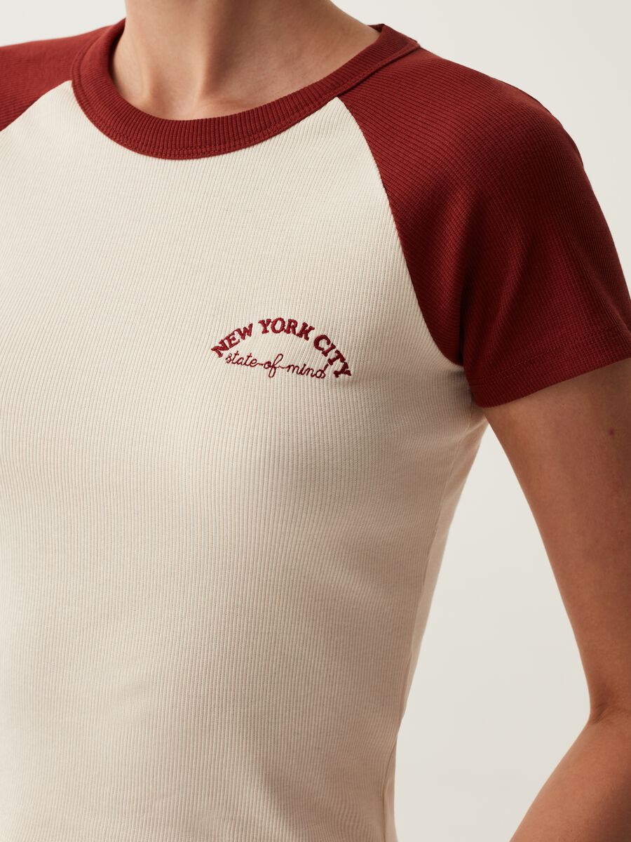 T-shirt a costine con maniche raglan_1