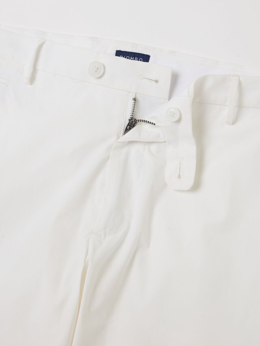 Contemporary slim-fit trousers in stretch cotton_5